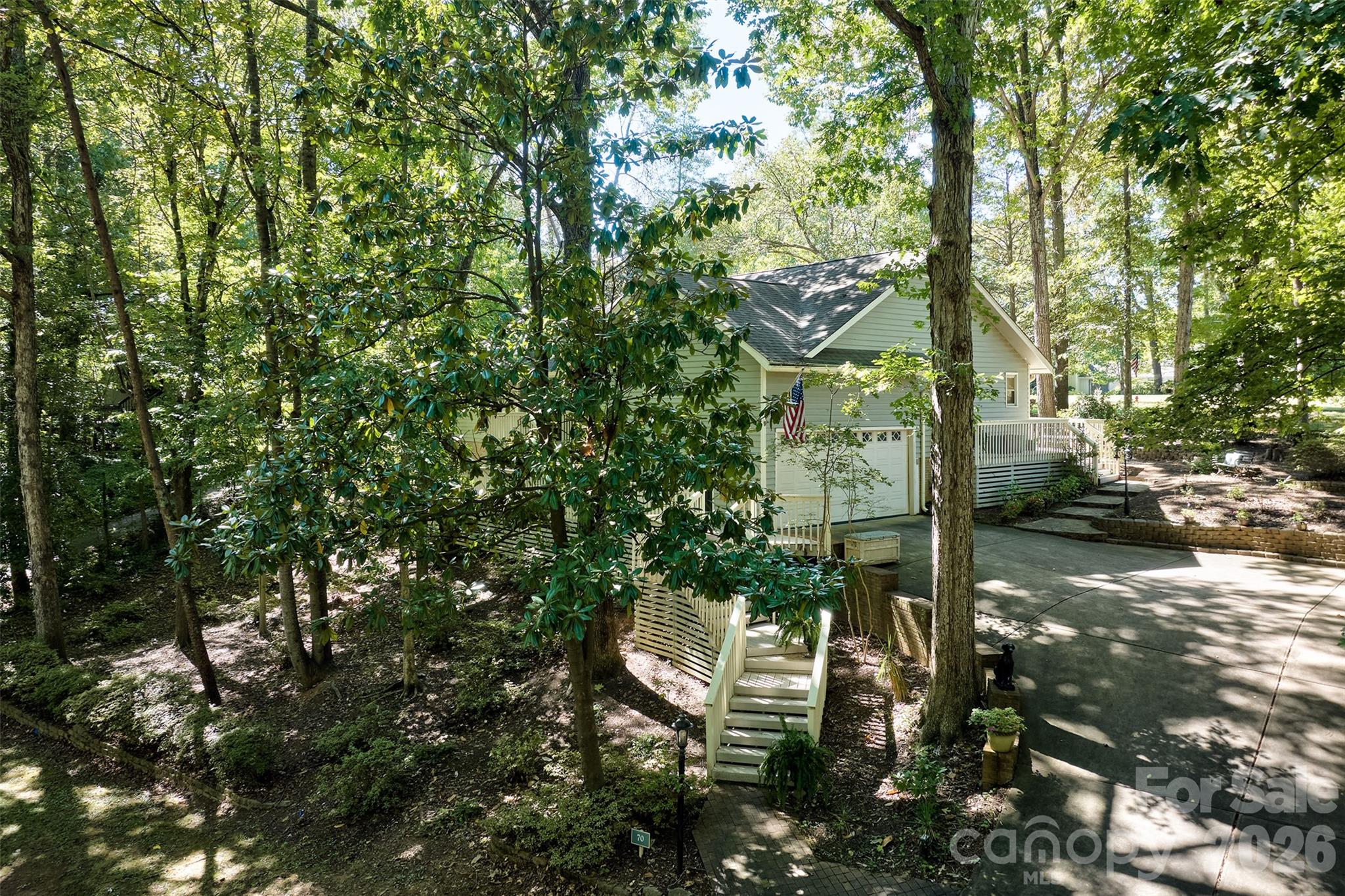 70 Honeysuckle Woods Property Photo 39