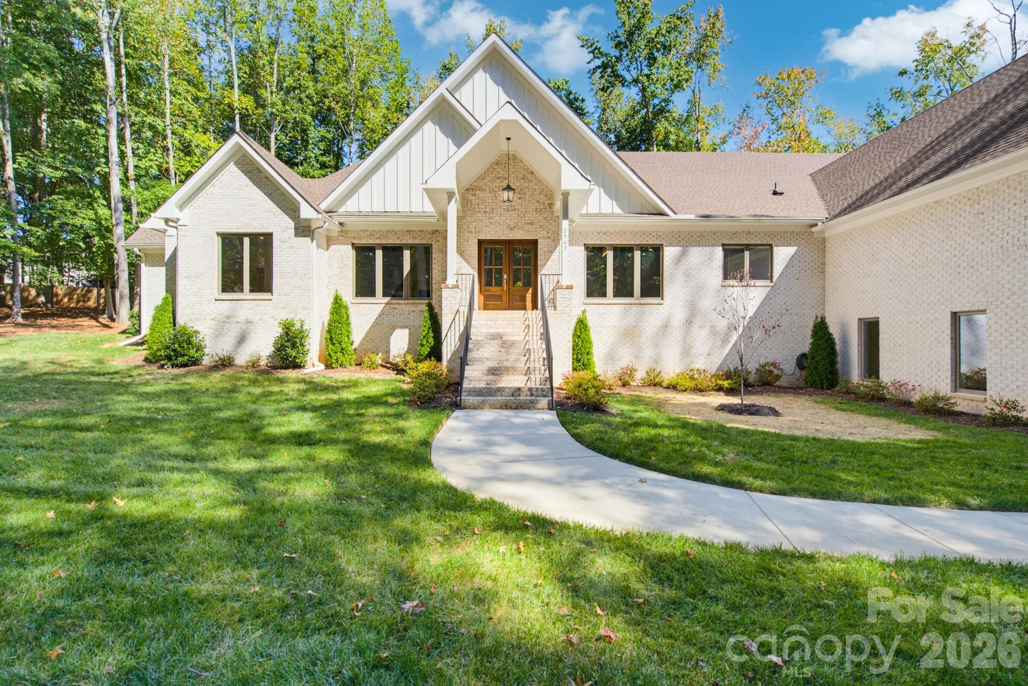 2507 Forest Lawn Drive Property Photo 1