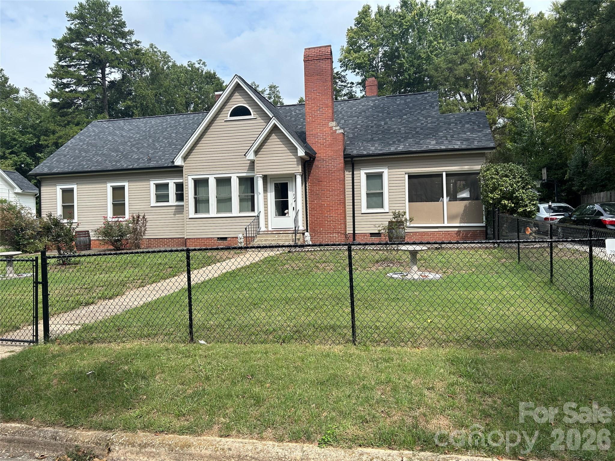 924 Maple Avenue Property Photo 1
