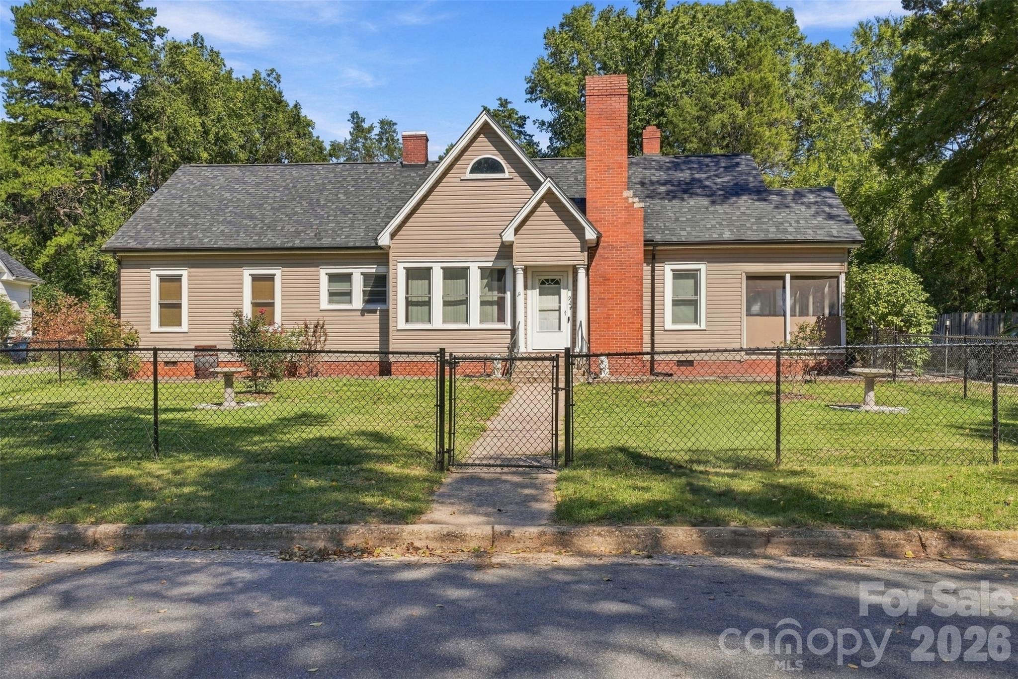 924 Maple Avenue Property Photo 1