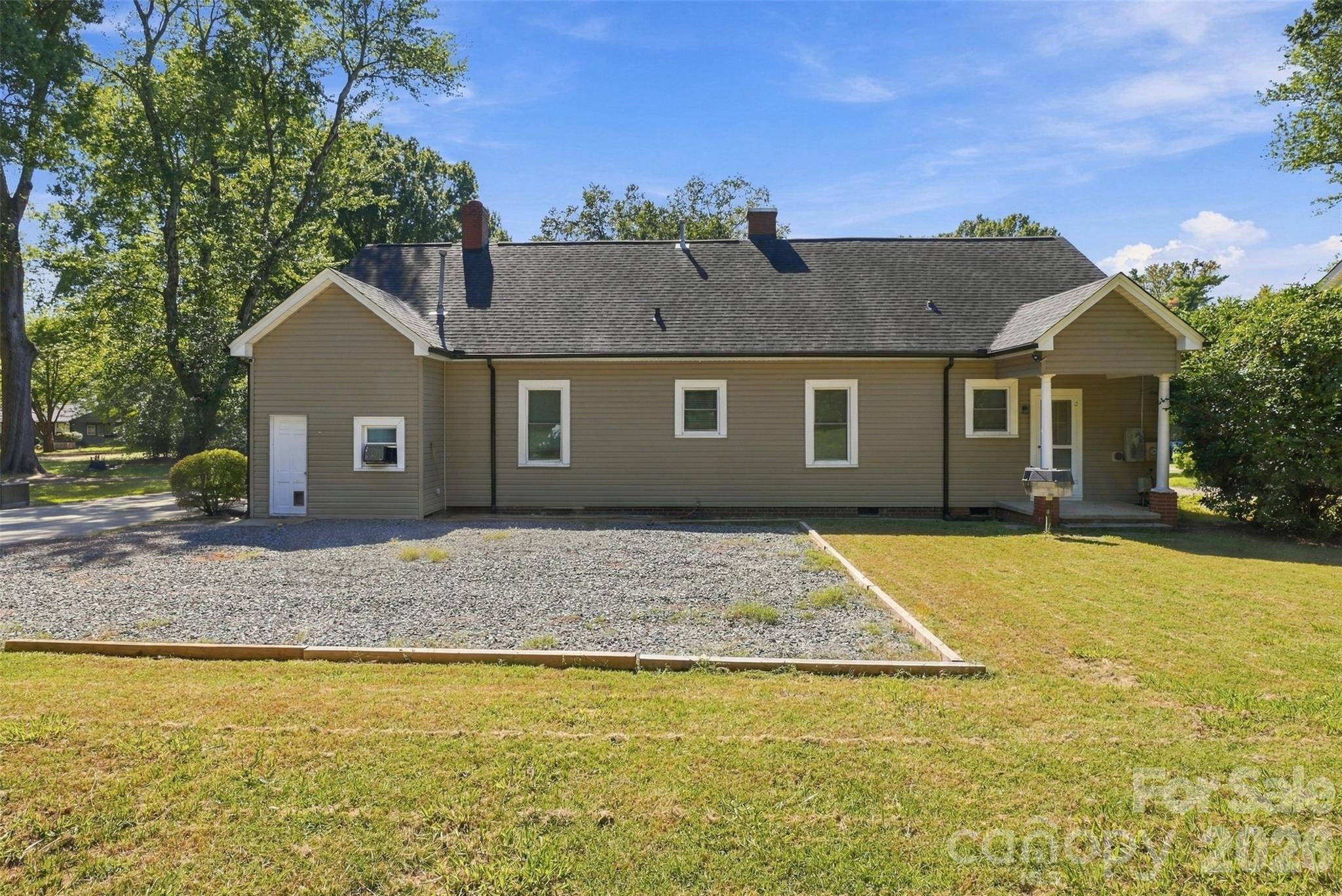 924 Maple Avenue Property Photo 3