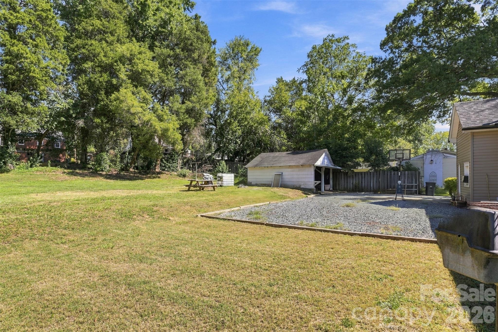 924 Maple Avenue Property Photo 4