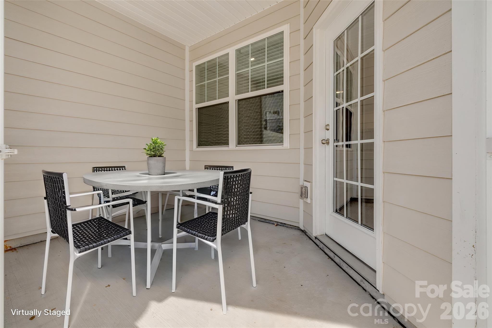 807 Gable Oak Lane Property Photo 10