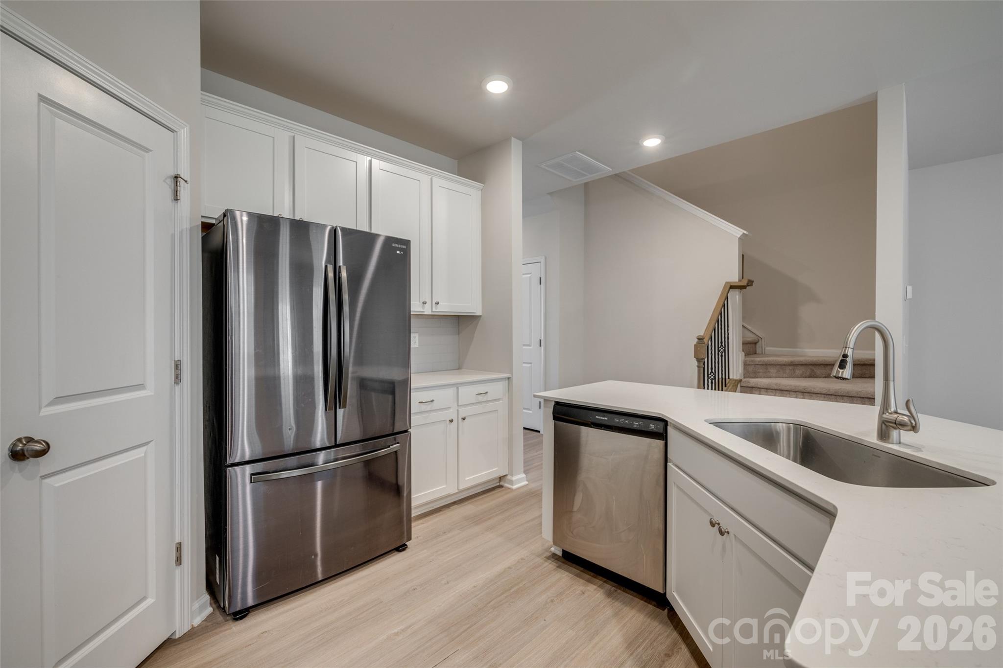 807 Gable Oak Lane Property Photo 15
