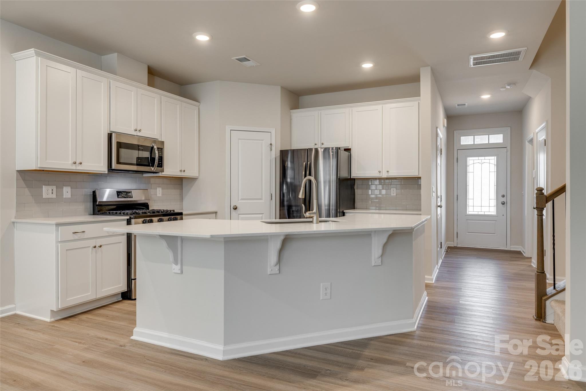 807 Gable Oak Lane Property Photo 16