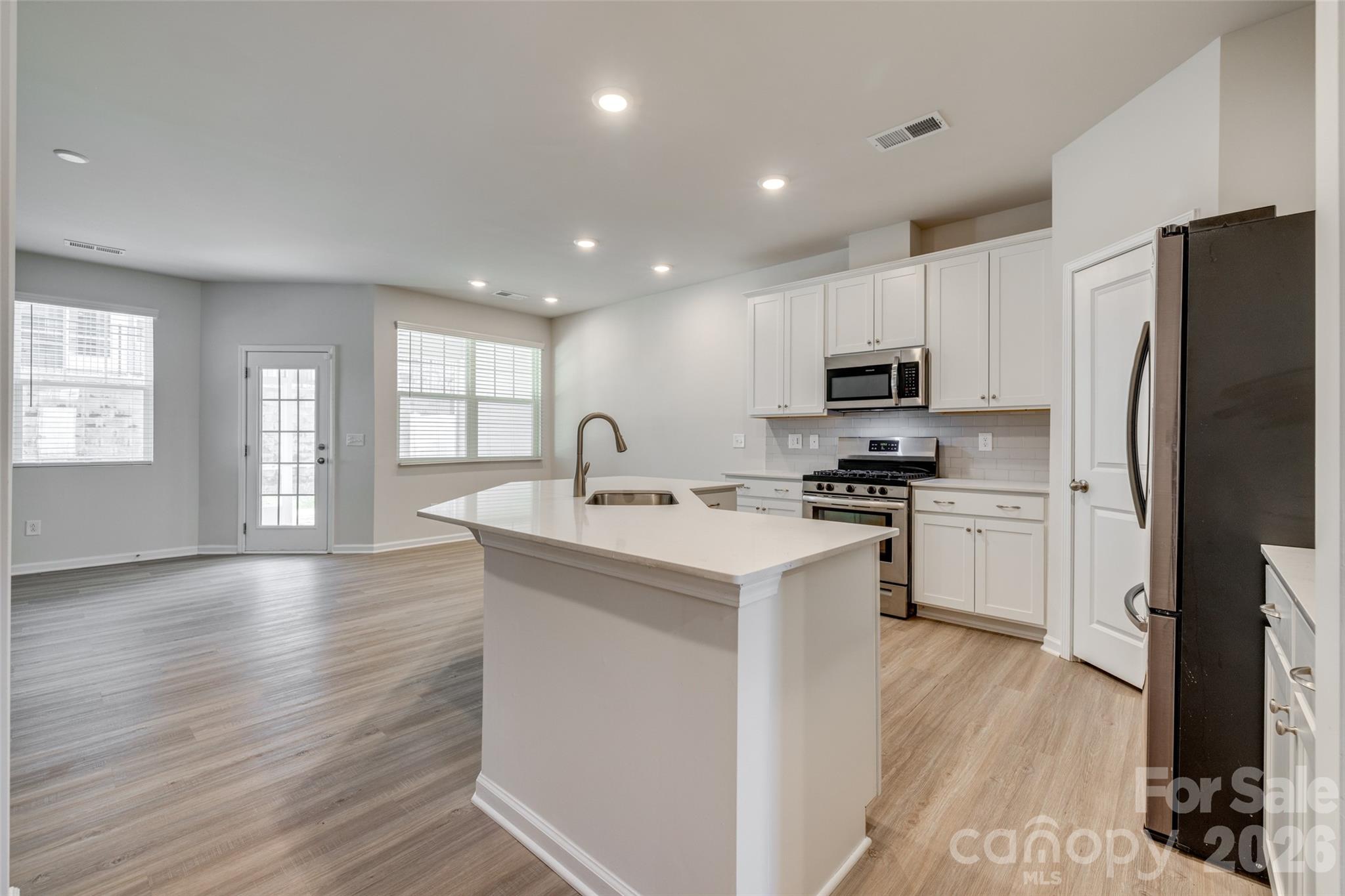 807 Gable Oak Lane Property Photo 17