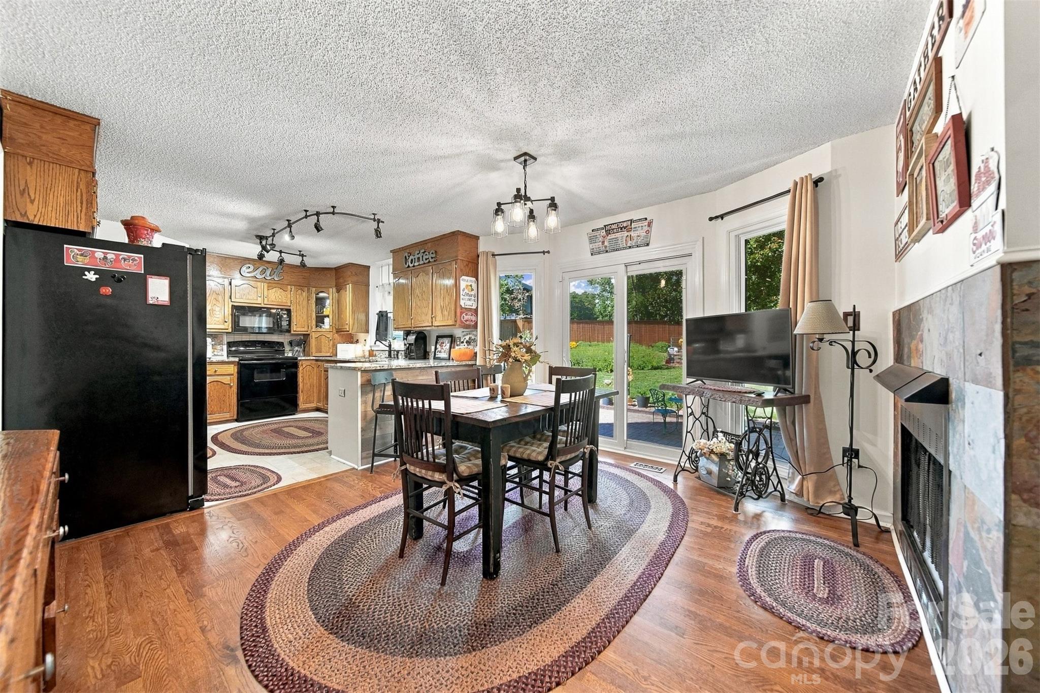 3645 Wandering Lane Property Photo 10