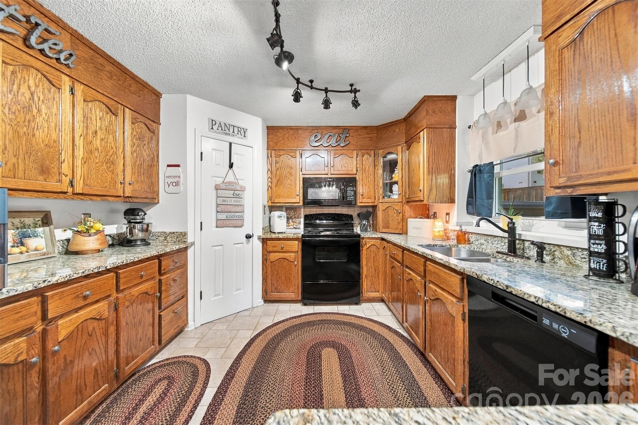3645 Wandering Lane Property Photo 12
