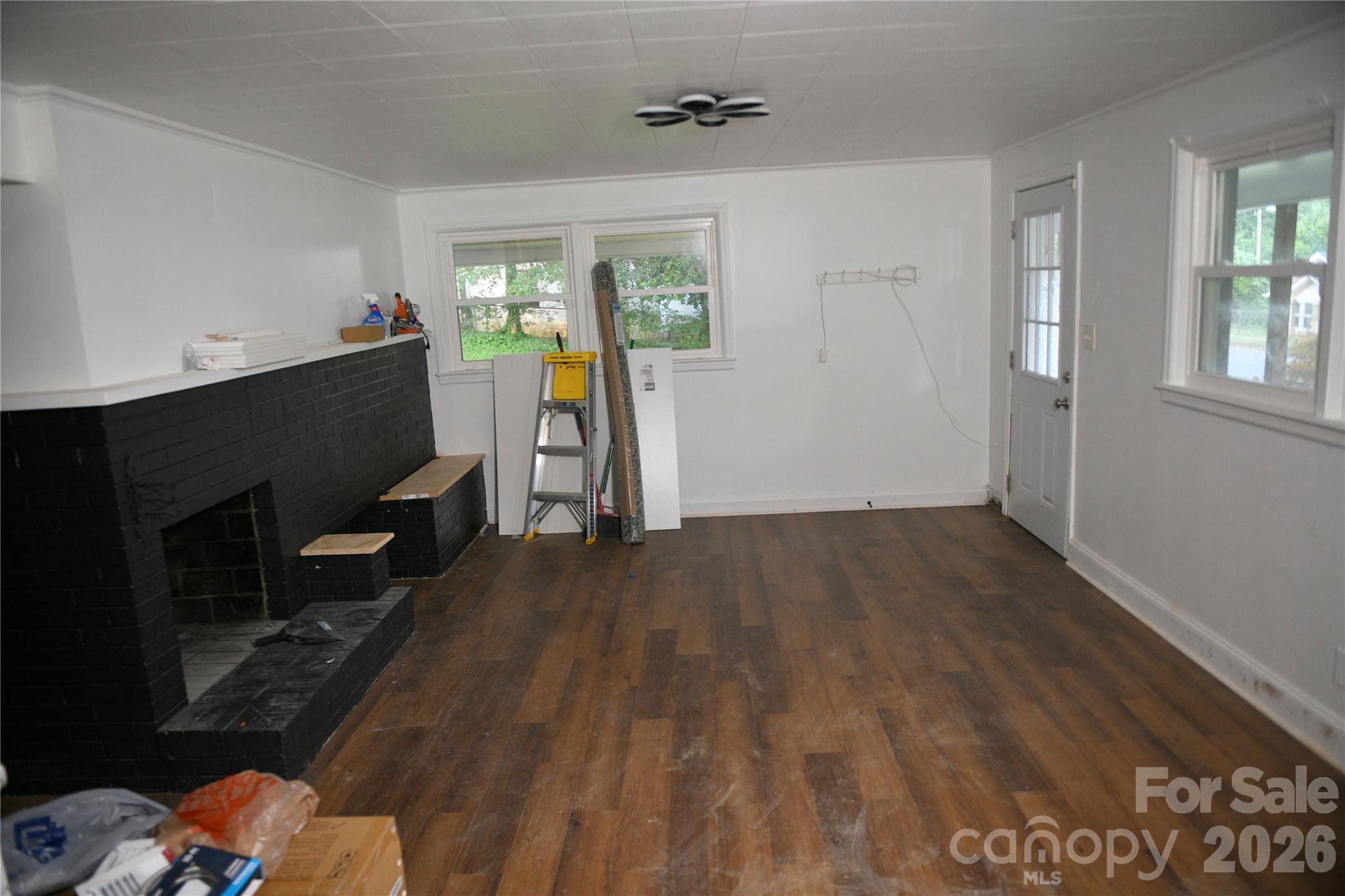 1605 W 4th Avenue Property Photo 3