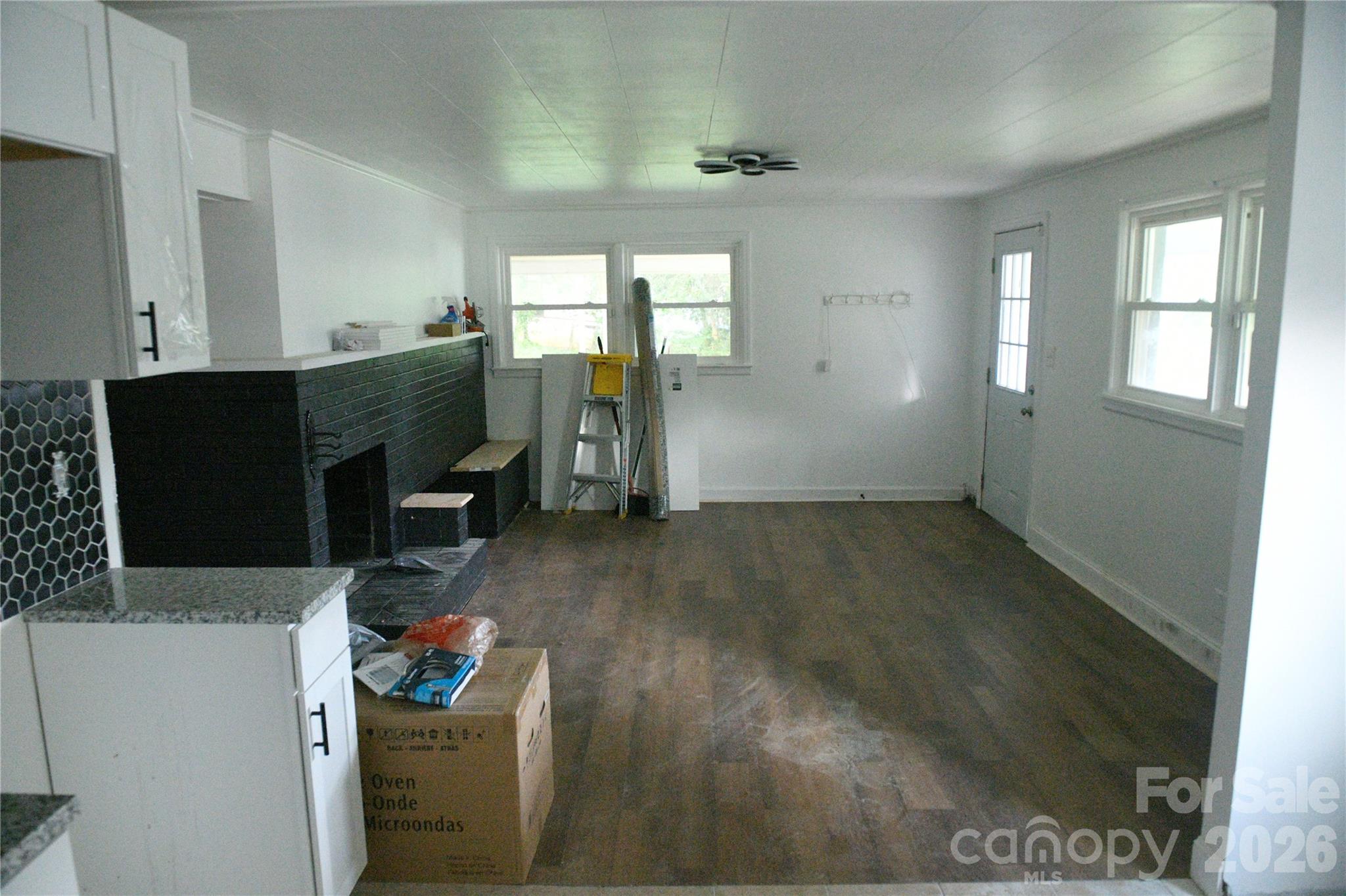 1605 W 4th Avenue Property Photo 4