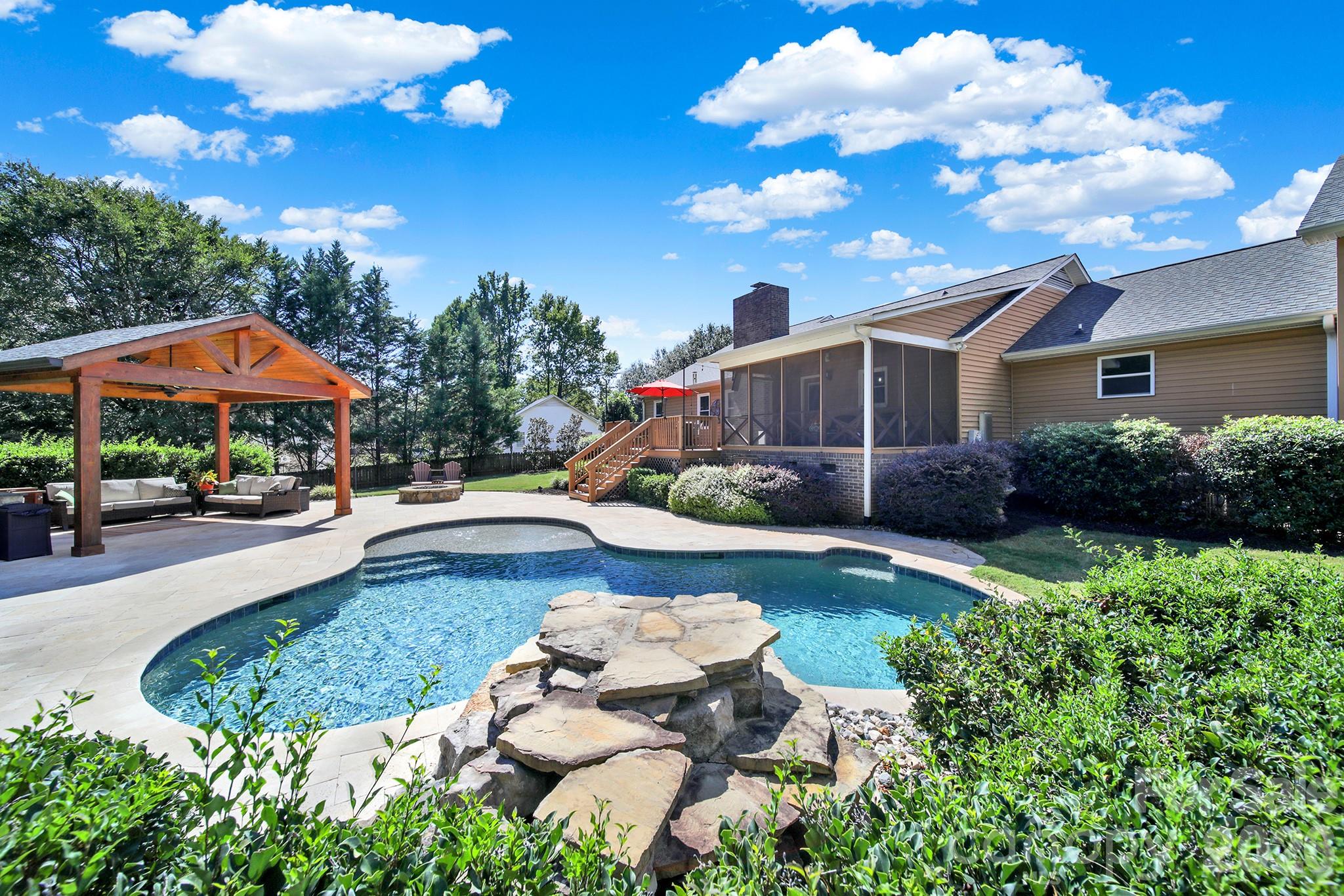 900 Saddle Ridge Road Property Photo 1