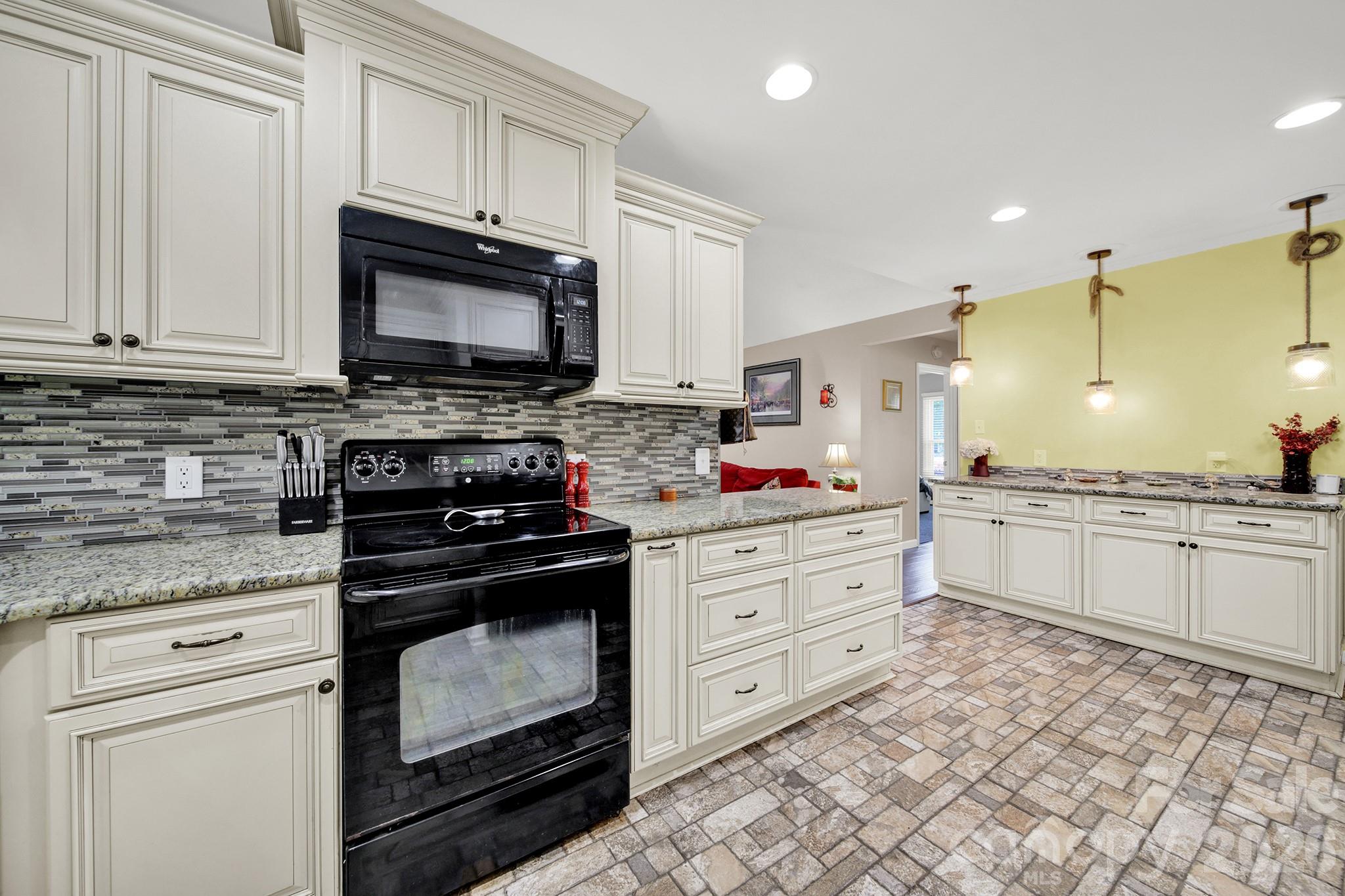 900 Saddle Ridge Road Property Photo 14