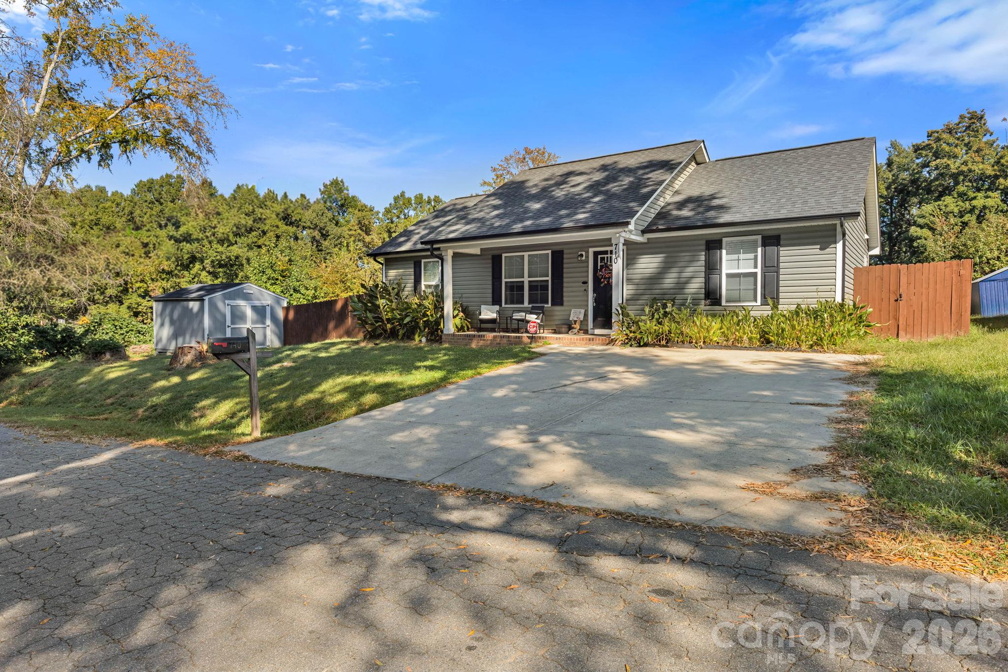 710 Ben Avenue Property Photo 3