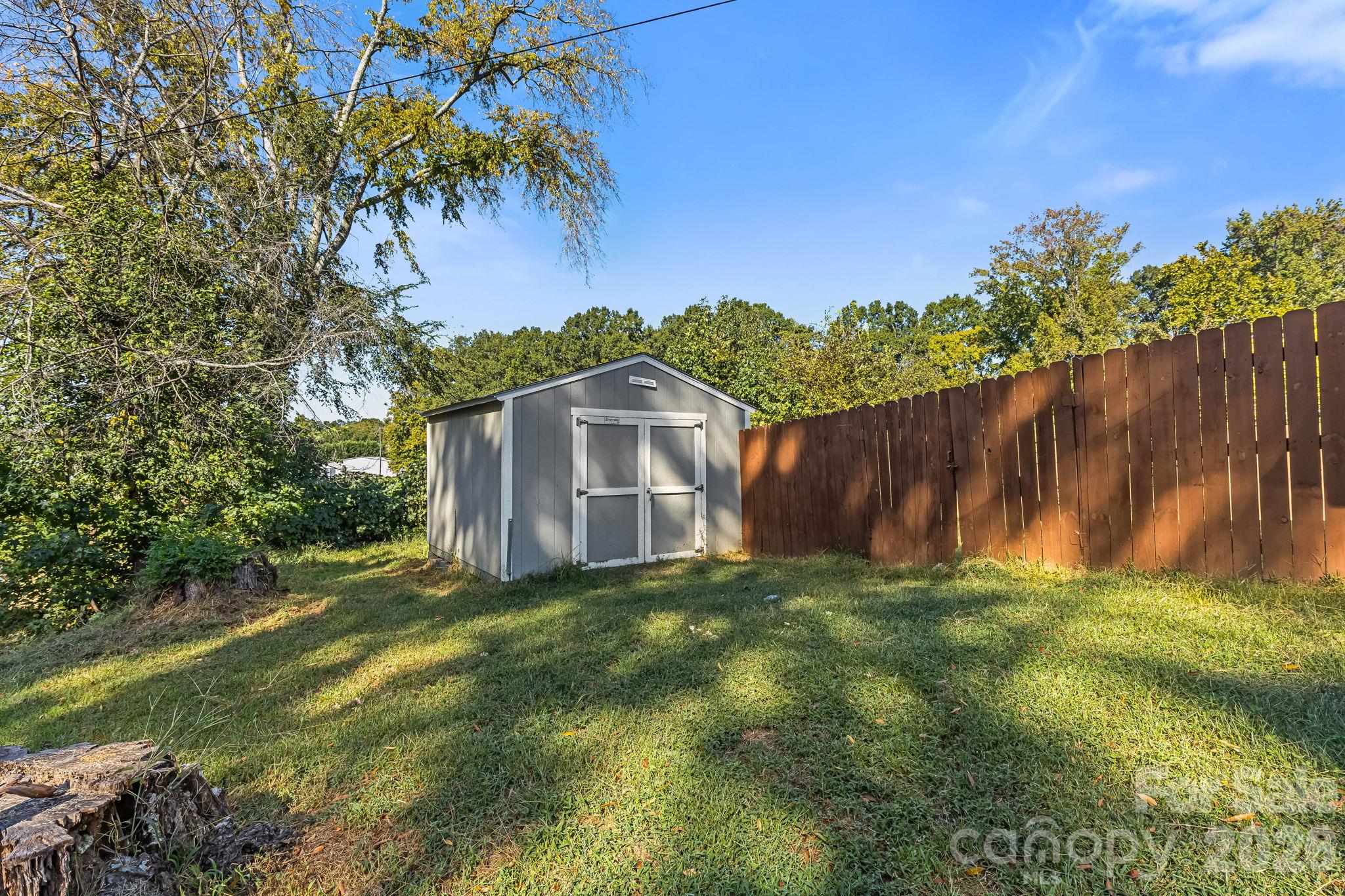 710 Ben Avenue Property Photo 4