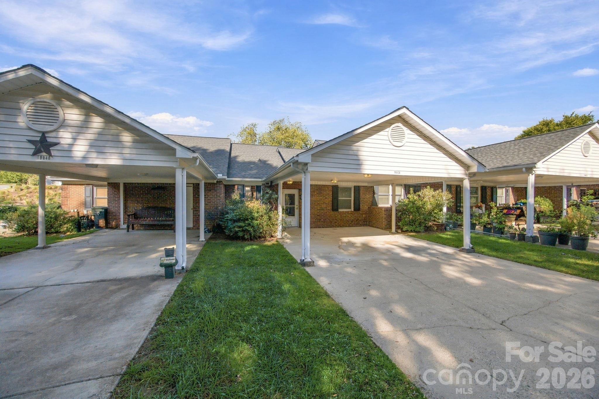 19838 Oak Leaf Circle Property Photo 2