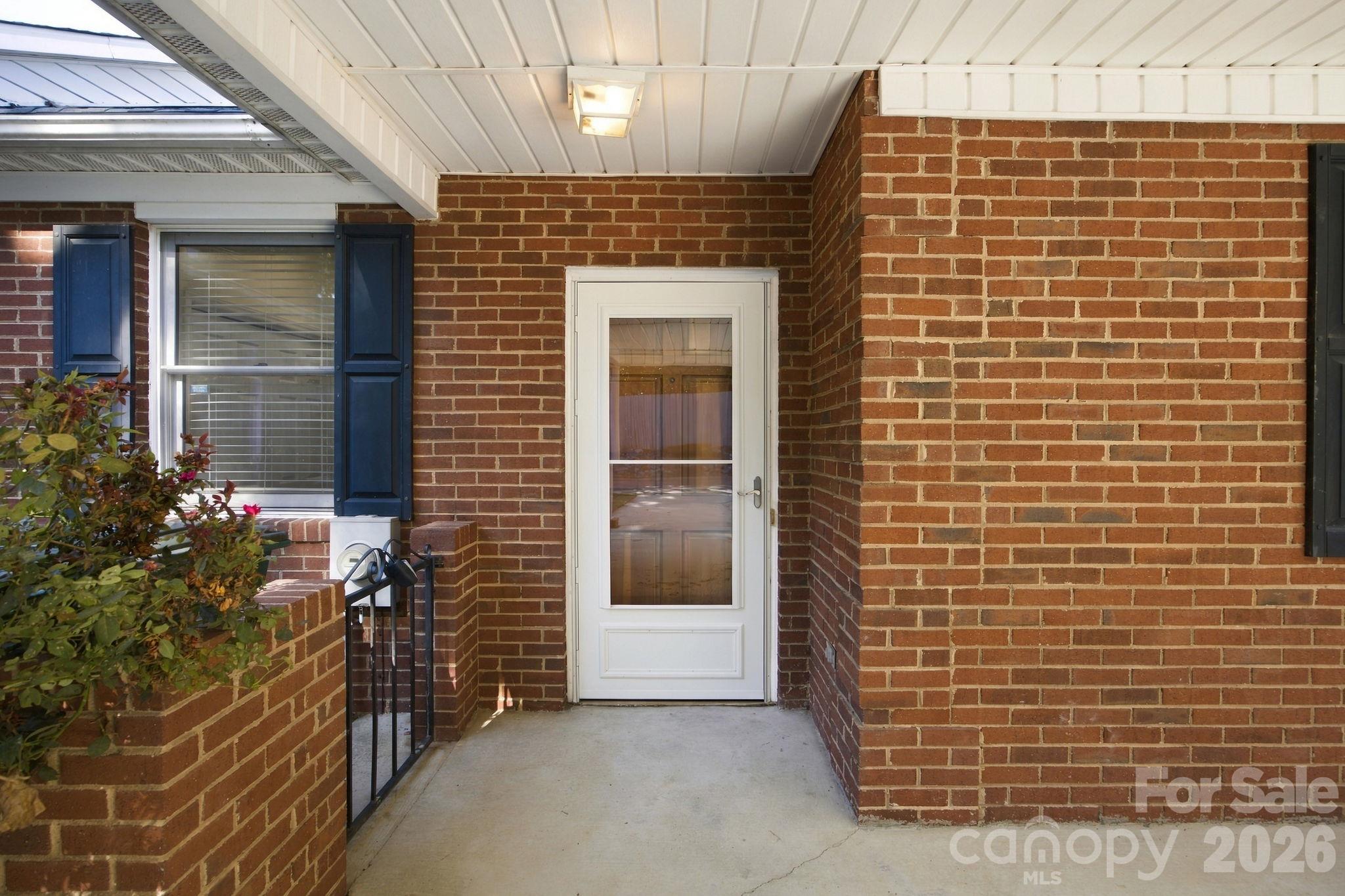 19838 Oak Leaf Circle Property Photo 3