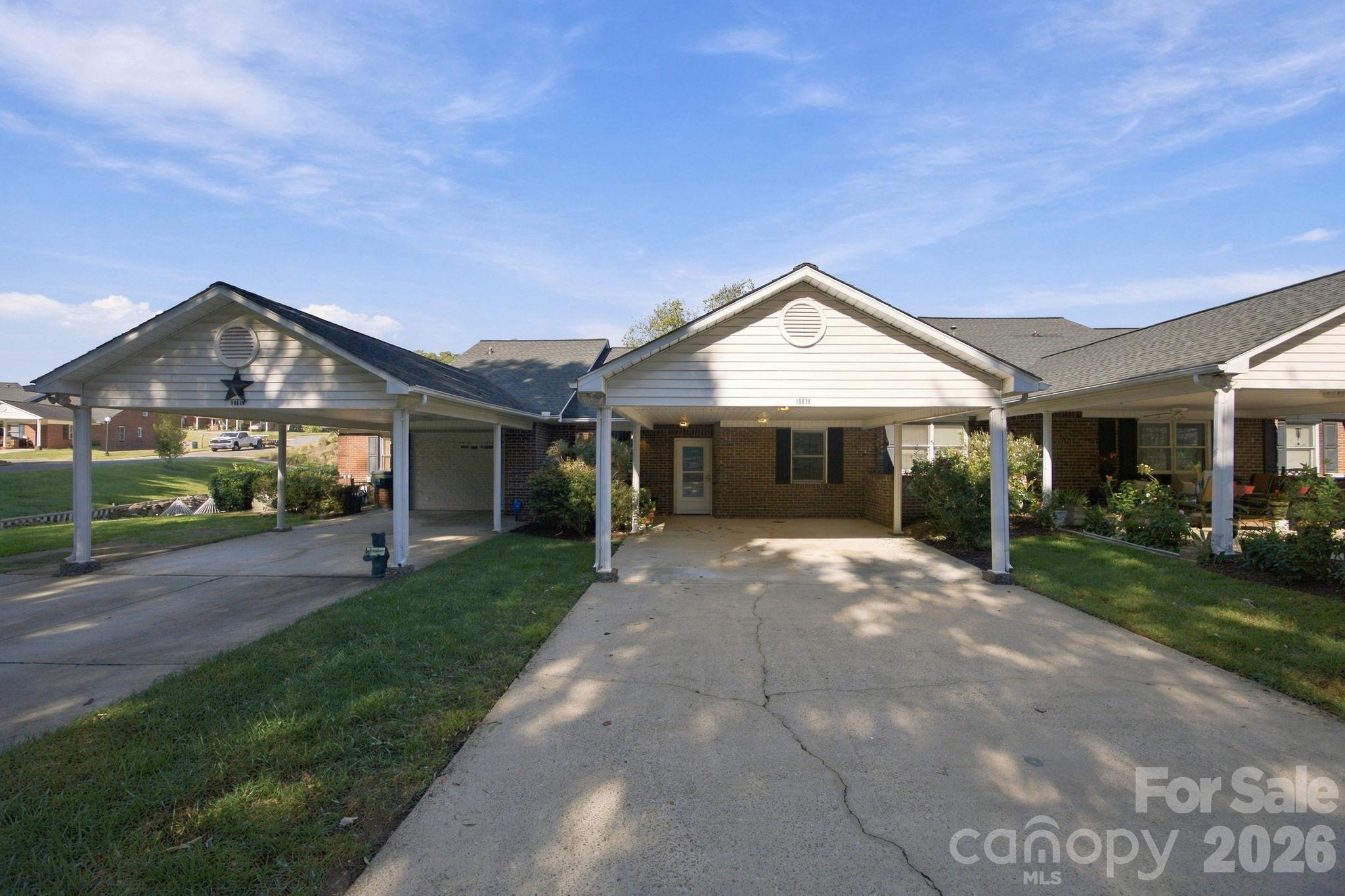 19838 Oak Leaf Circle Property Photo 4
