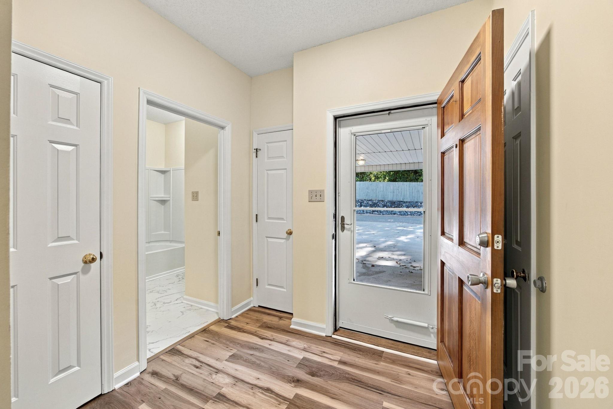 19838 Oak Leaf Circle Property Photo 6