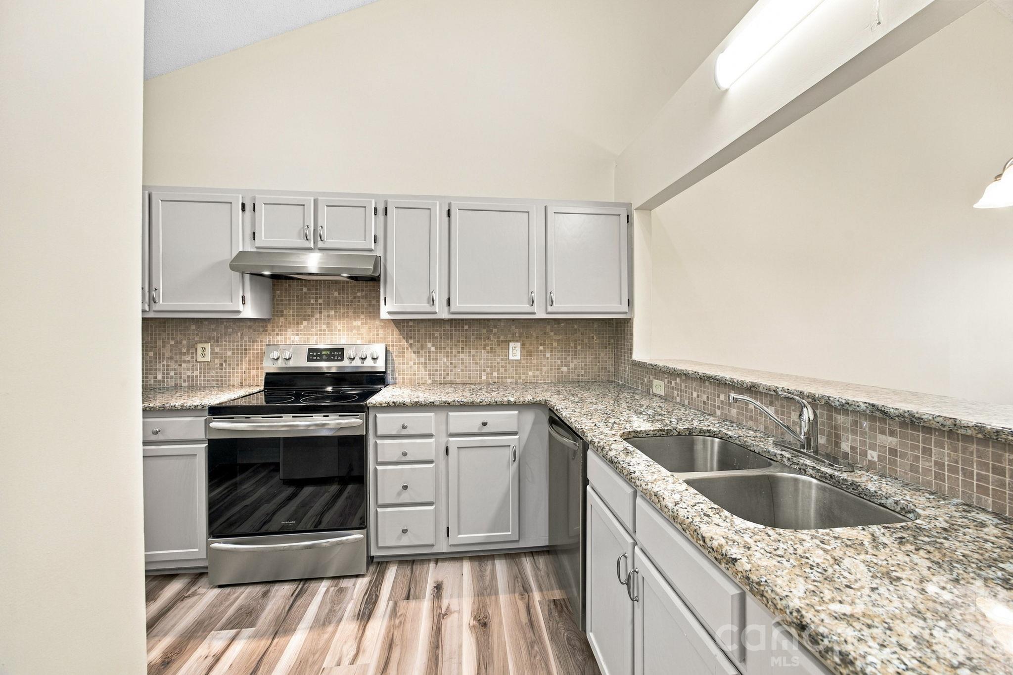 19838 Oak Leaf Circle Property Photo 7