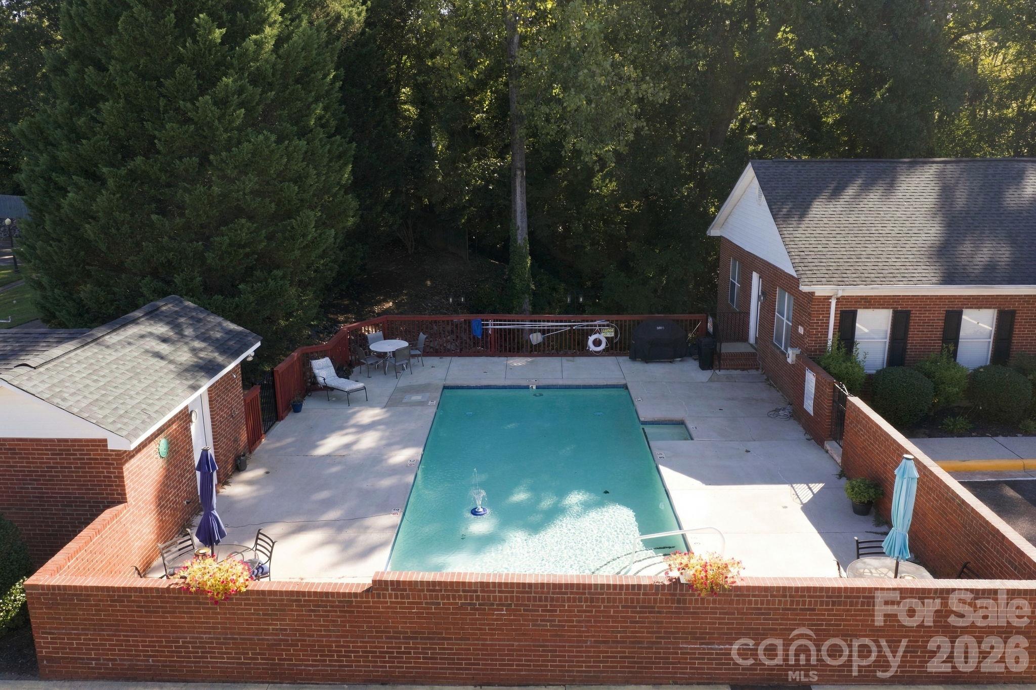 19838 Oak Leaf Circle Property Photo 32