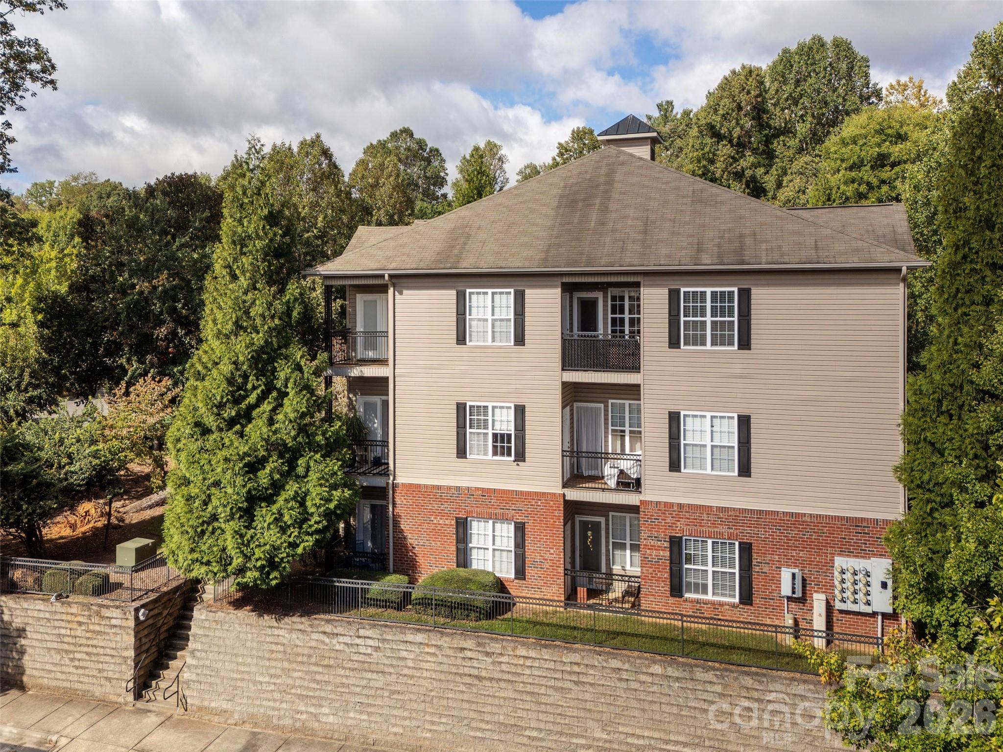 437 Appeldoorn Circle Property Photo 1
