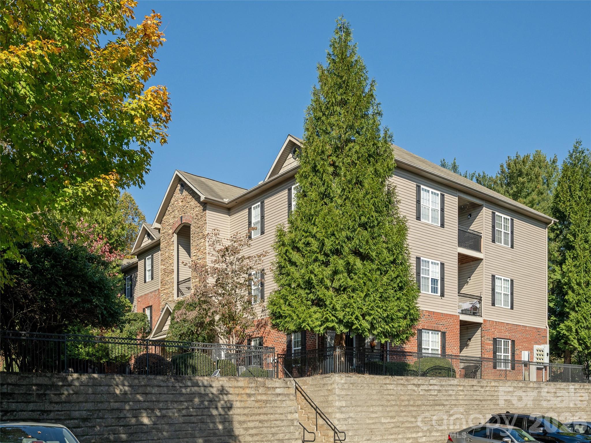437 Appeldoorn Circle Property Photo 2