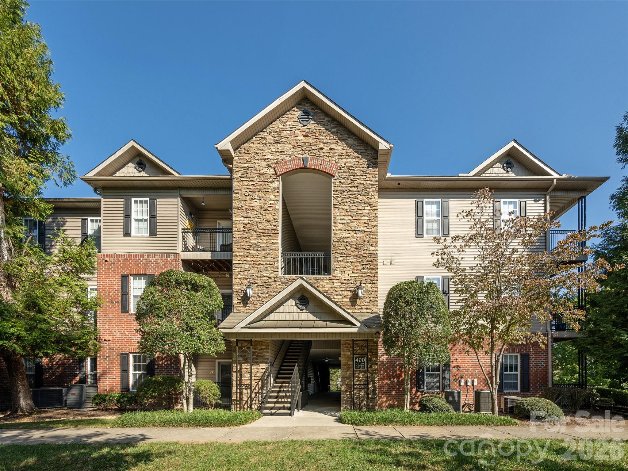 437 Appeldoorn Circle Property Photo 3
