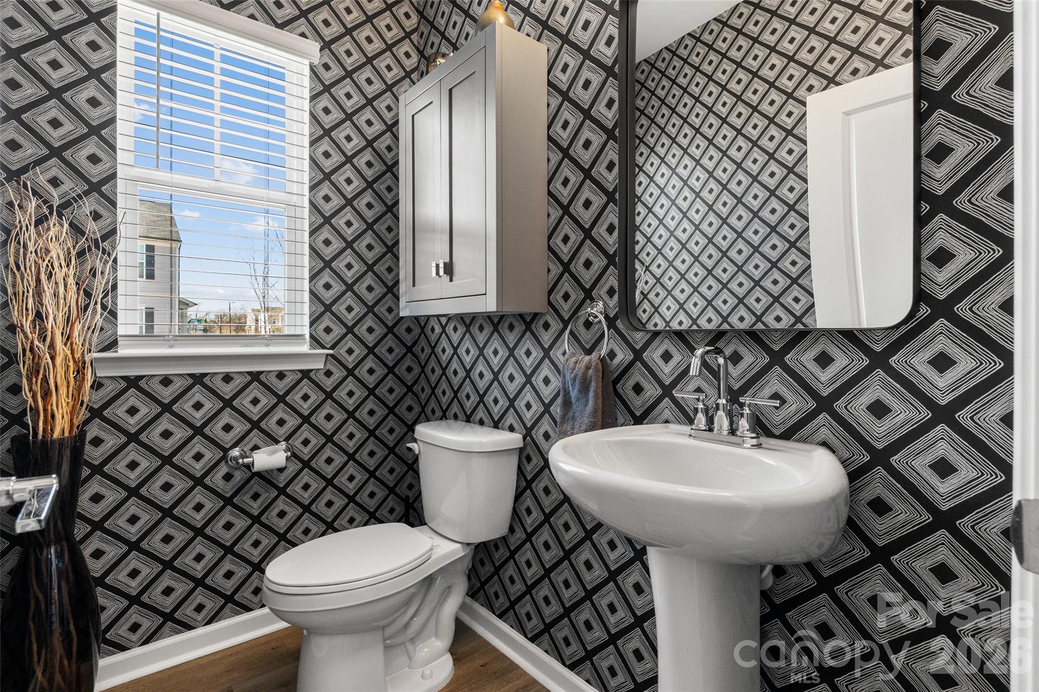 13042 Rover Street Property Photo 7