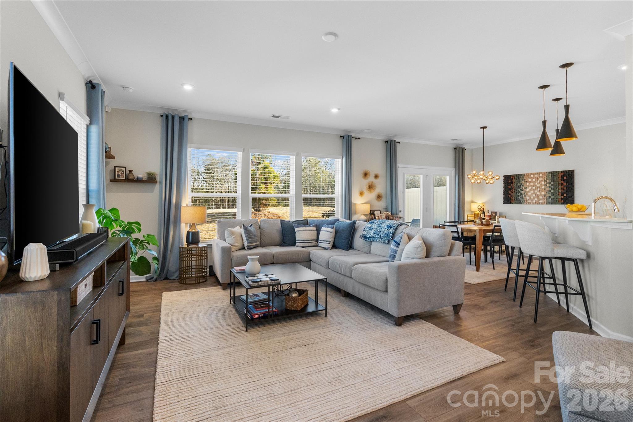 13042 Rover Street Property Photo 9