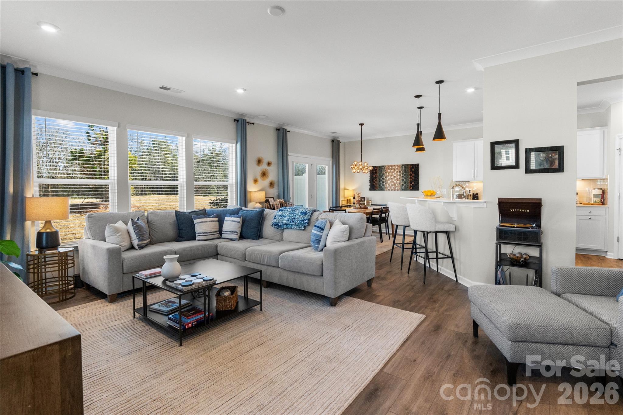 13042 Rover Street Property Photo 10