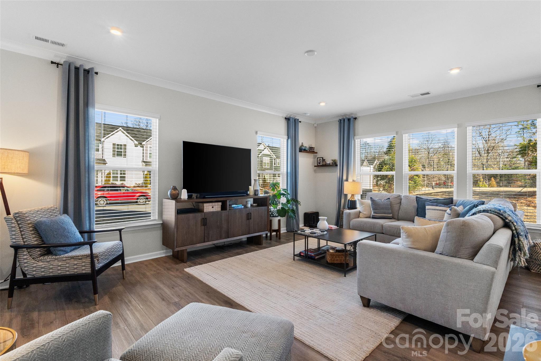 13042 Rover Street Property Photo 12