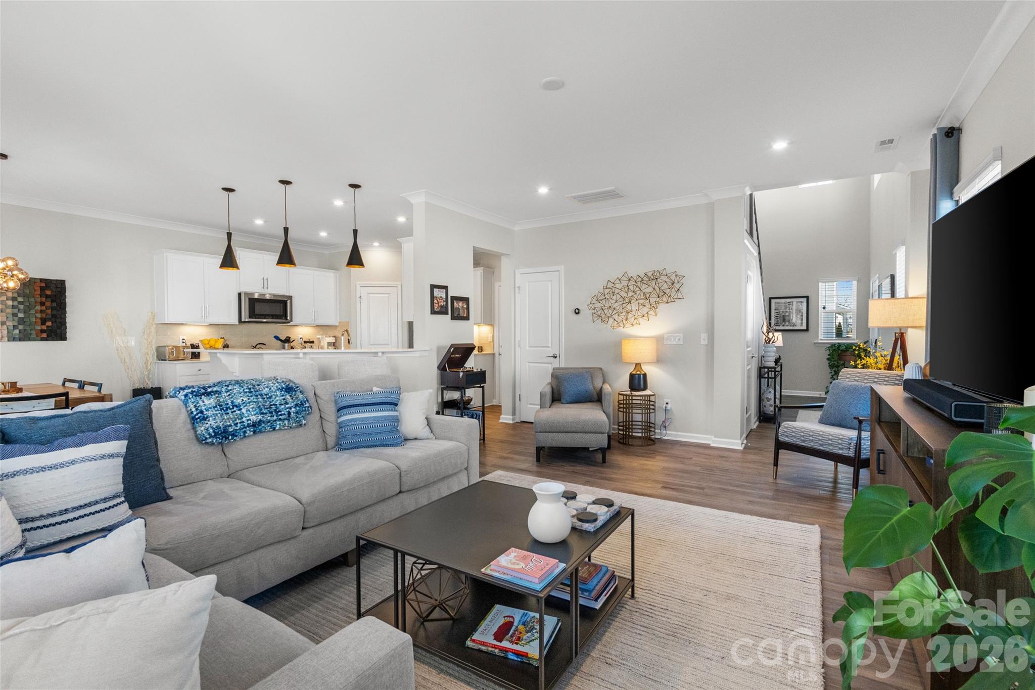 13042 Rover Street Property Photo 14