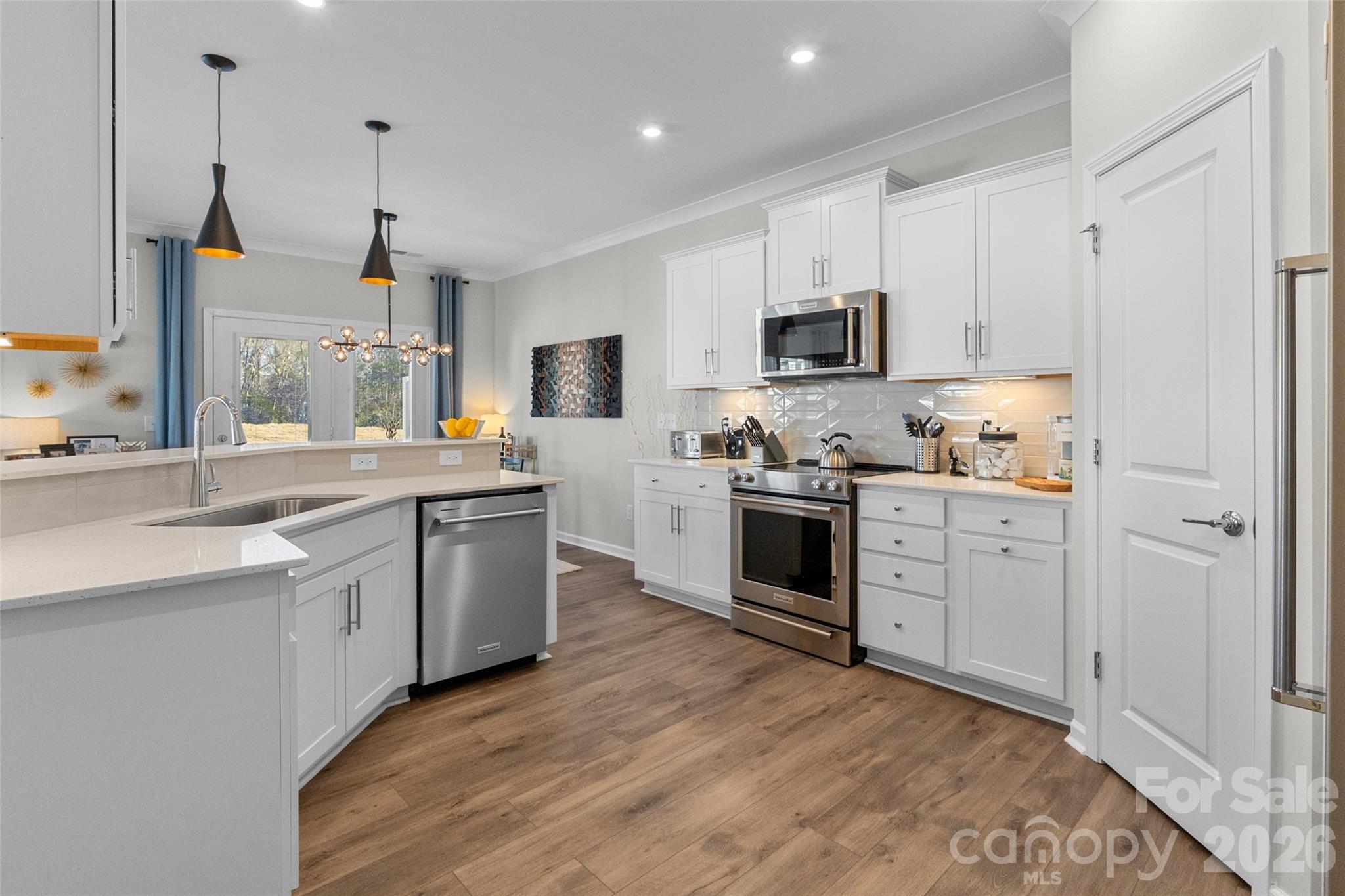 13042 Rover Street Property Photo 16