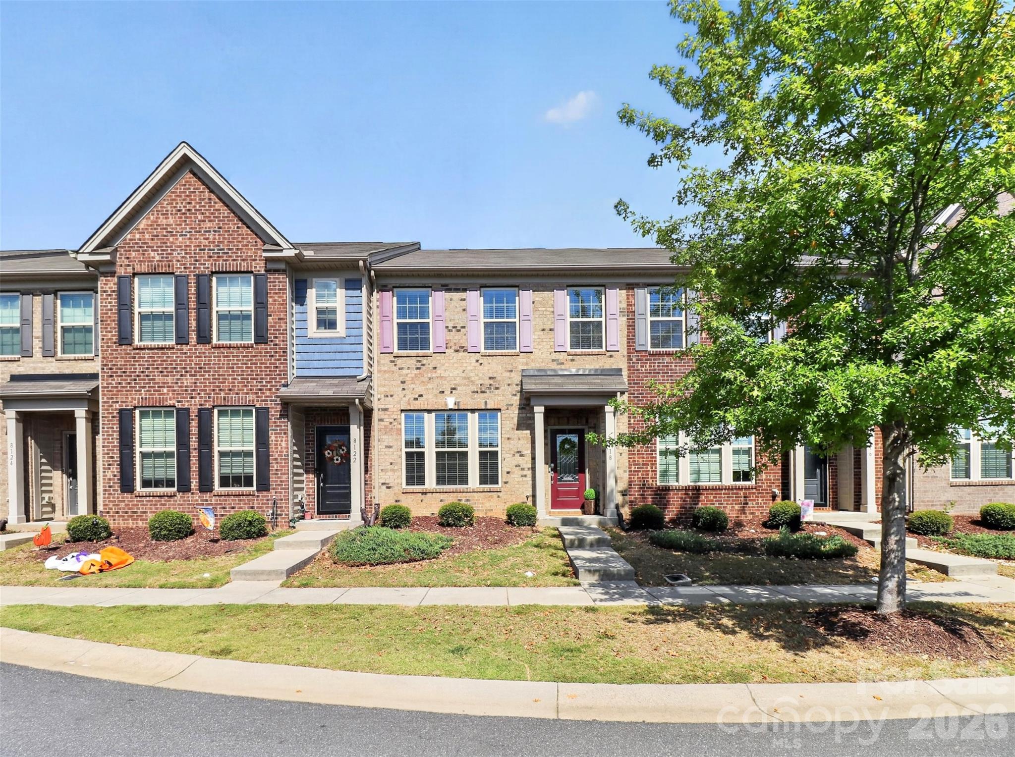 8118 English Clover Lane Property Photo 1