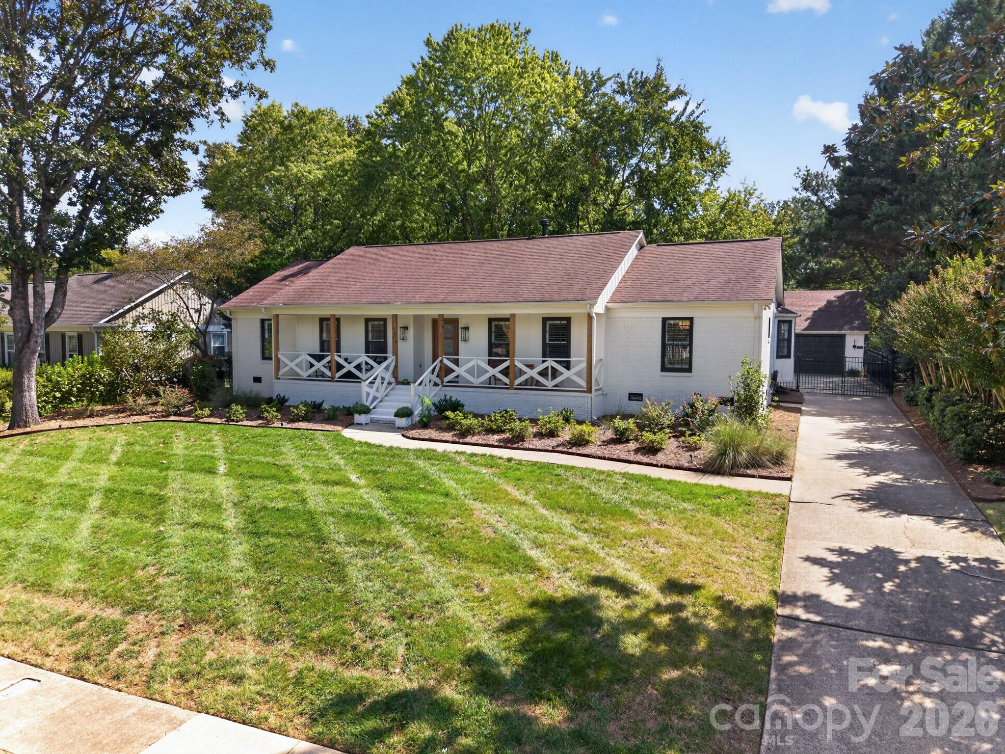 2021 Lynbridge Drive Property Photo 2