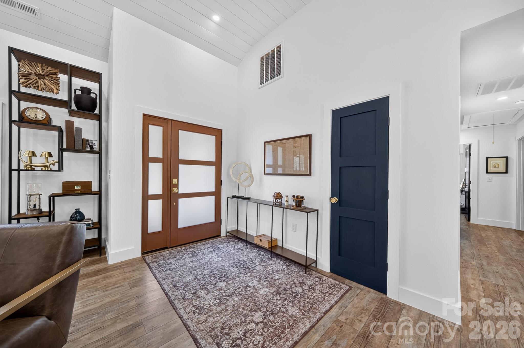 2021 Lynbridge Drive Property Photo 4