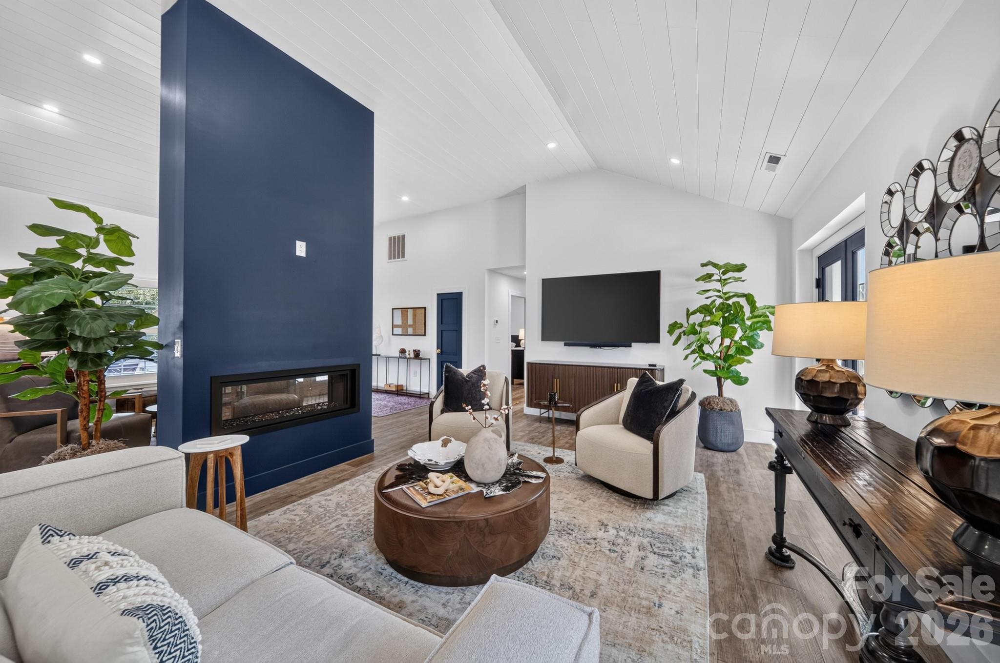 2021 Lynbridge Drive Property Photo 8