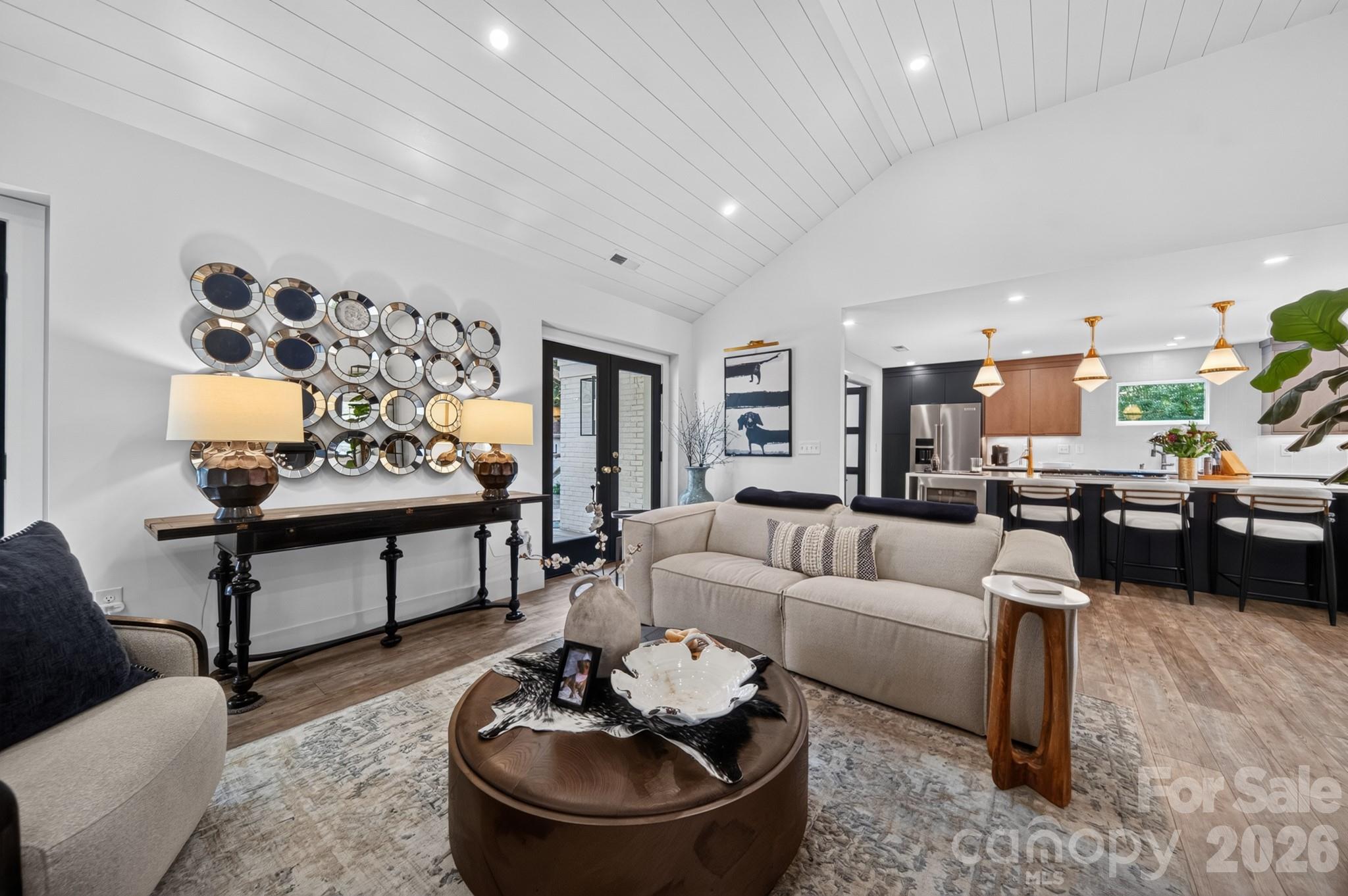 2021 Lynbridge Drive Property Photo 10