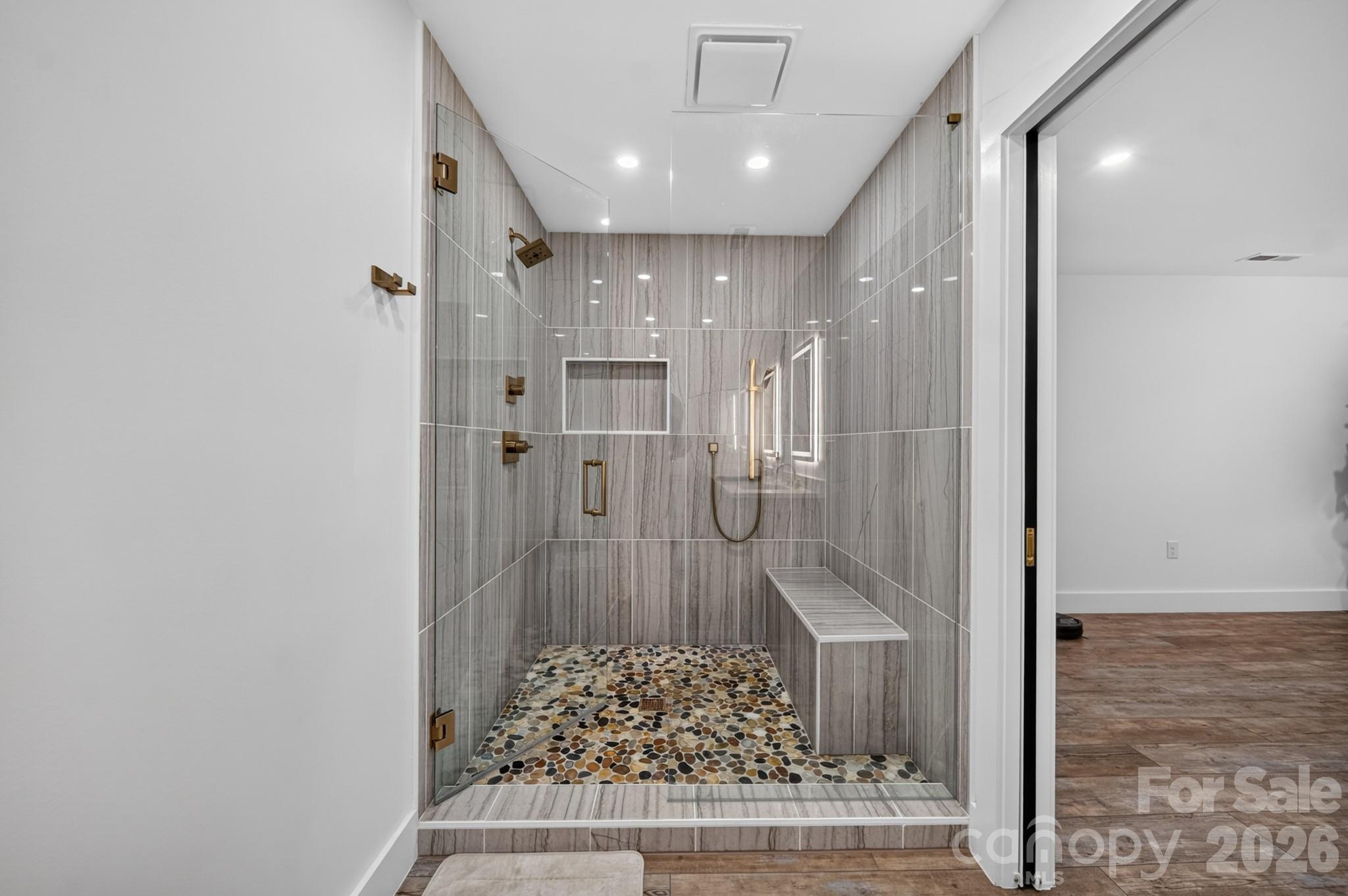 2021 Lynbridge Drive Property Photo 24