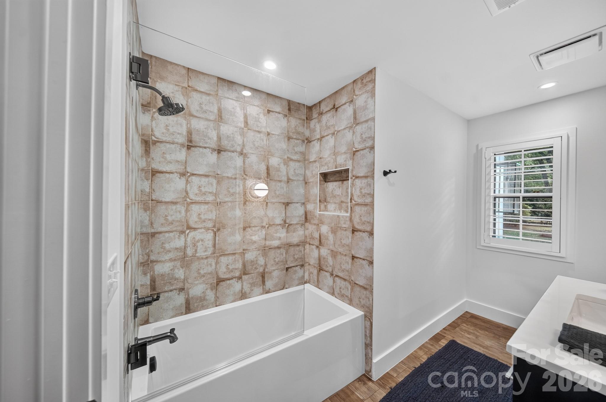 2021 Lynbridge Drive Property Photo 27