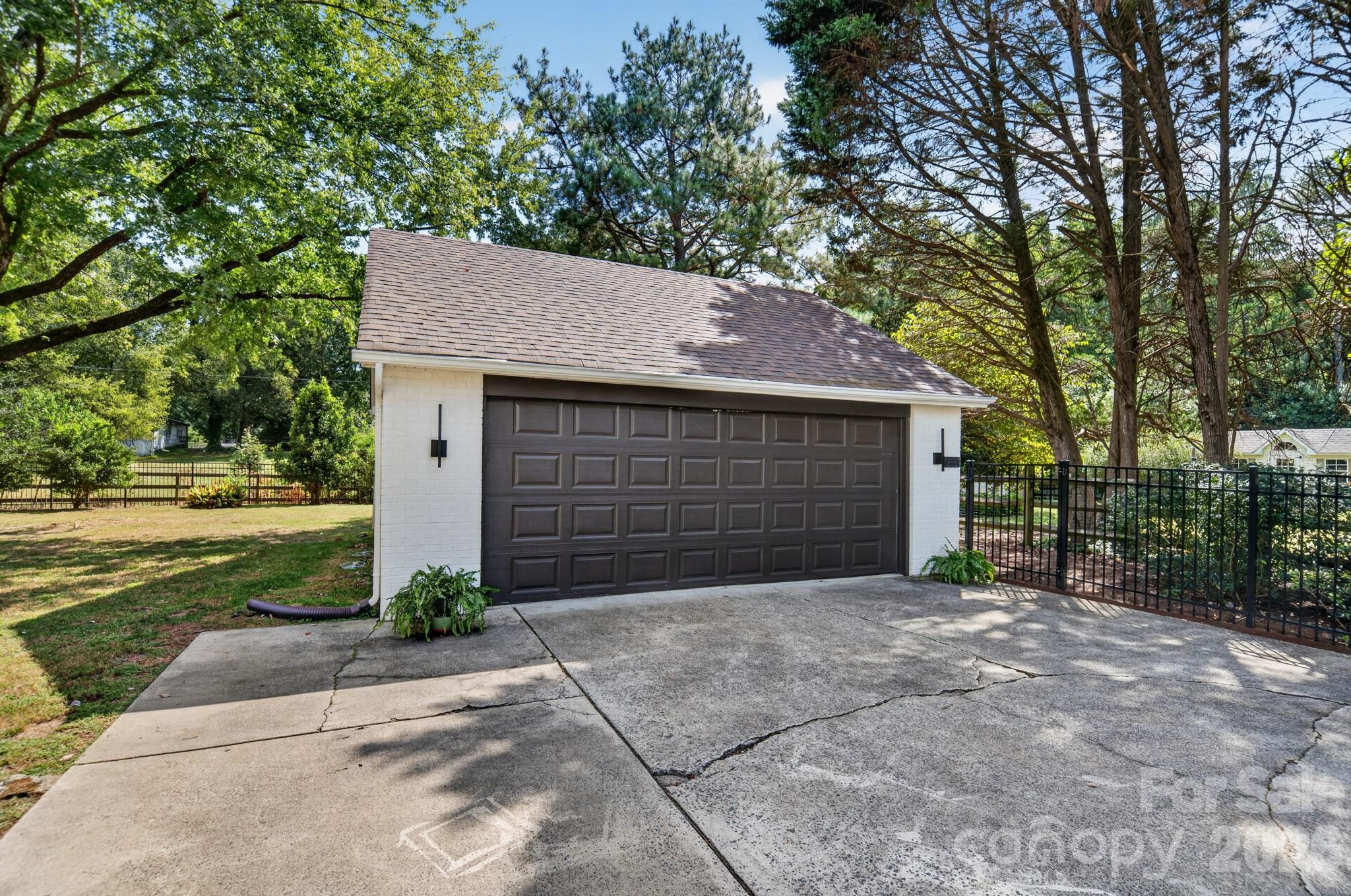 2021 Lynbridge Drive Property Photo 36
