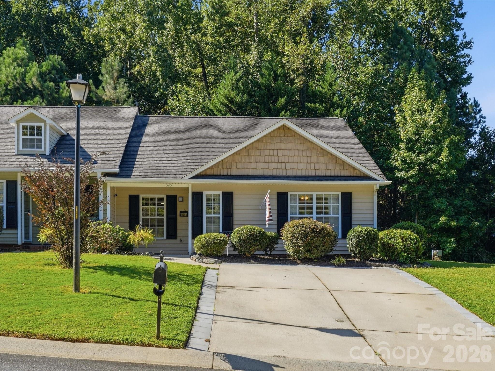 545 Weavers Crossing Property Photo 1