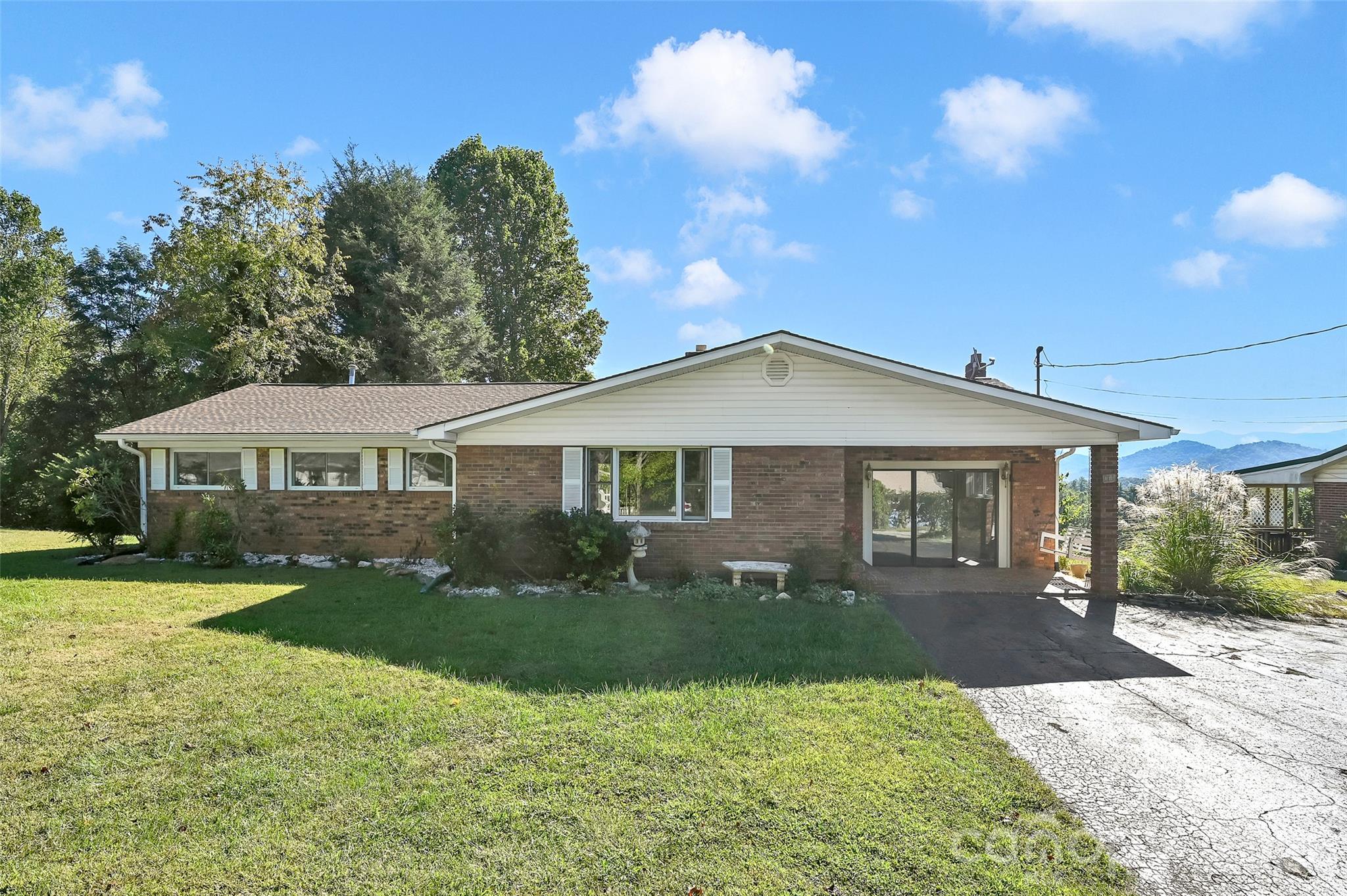 111 Woodland Drive Property Photo 1