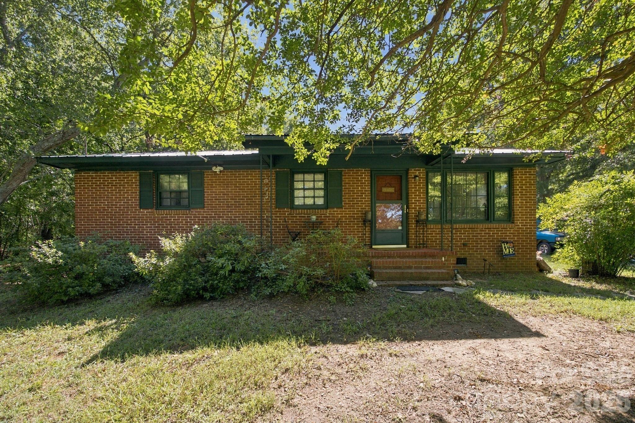 3702 Jonesville Lockhart Highway Property Photo 2