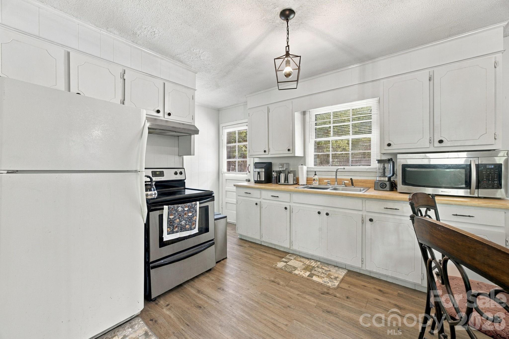 3702 Jonesville Lockhart Highway Property Photo 11