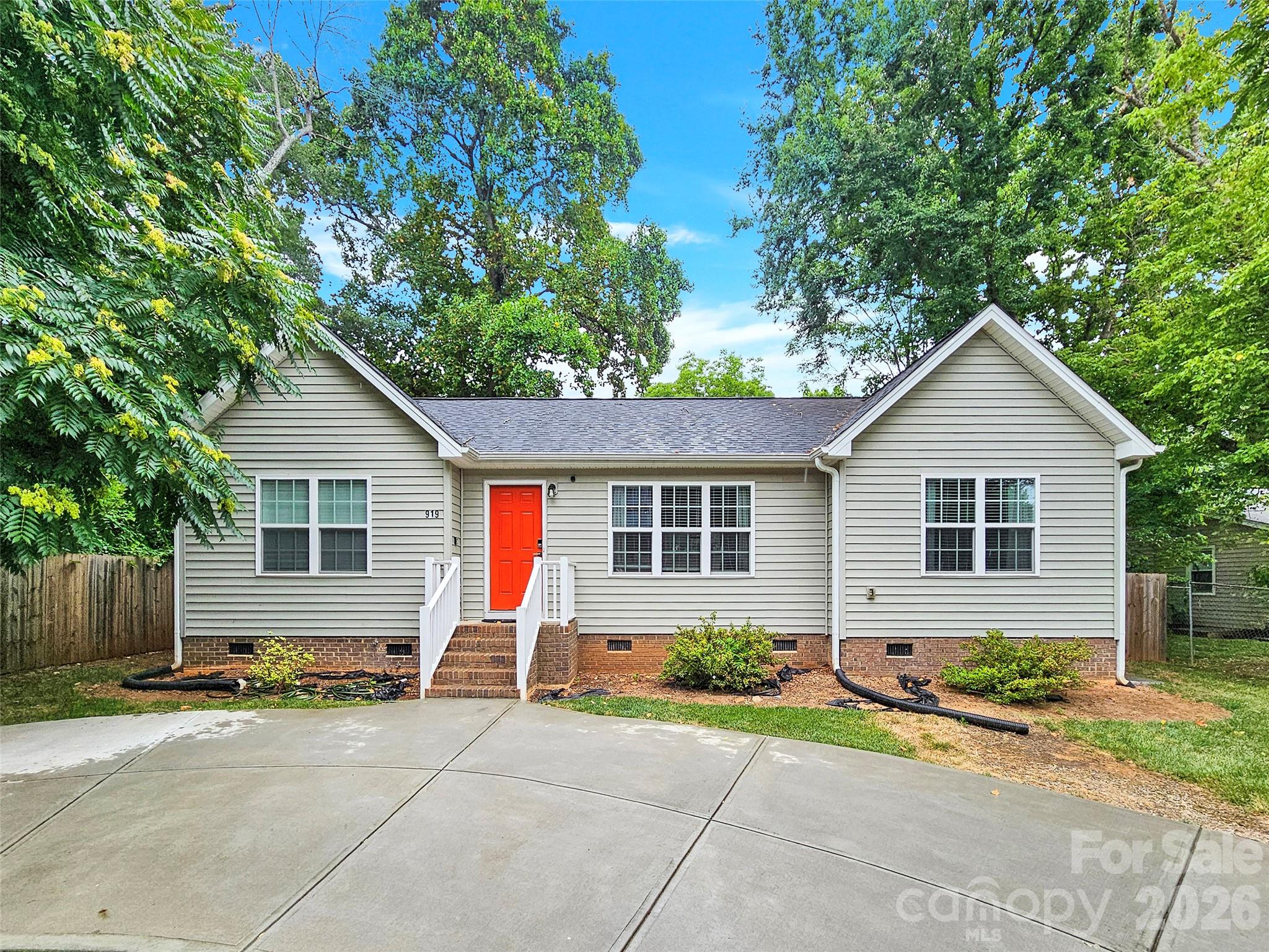 919 Edgemont Avenue Property Photo 1