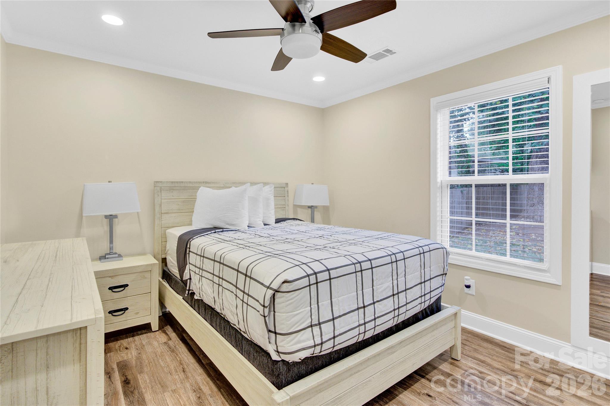 919 Edgemont Avenue Property Photo 8