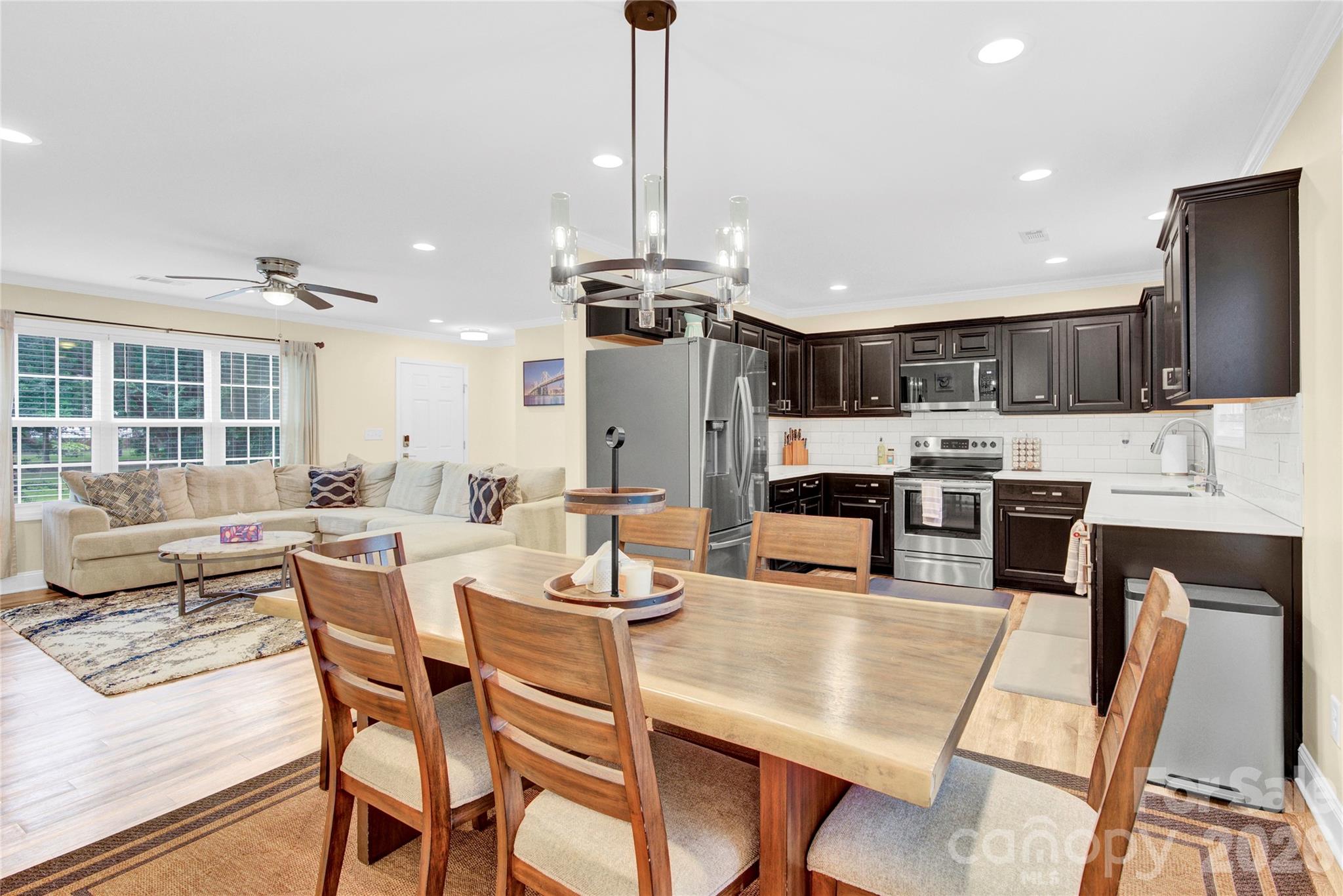 919 Edgemont Avenue Property Photo 11