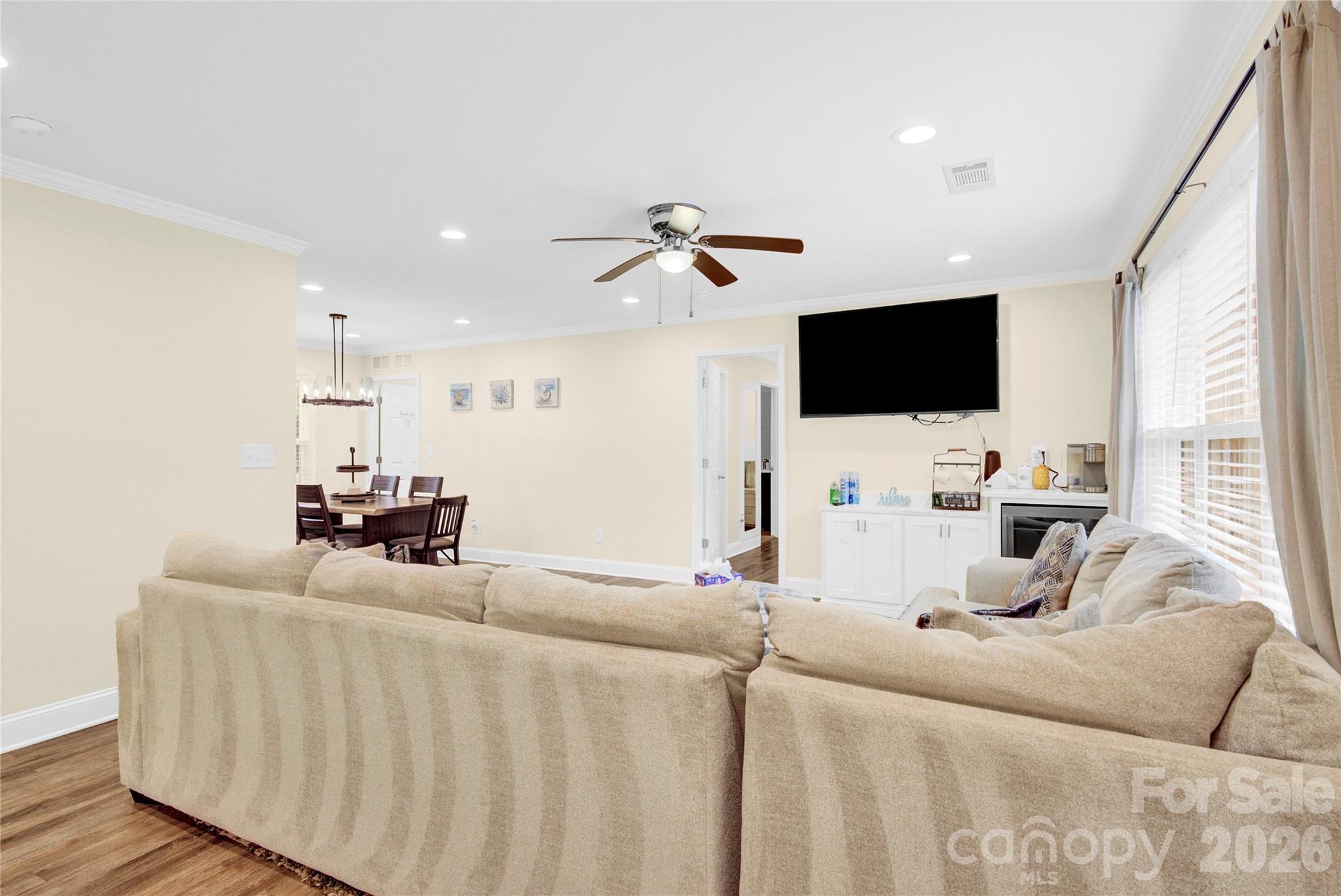 919 Edgemont Avenue Property Photo 13