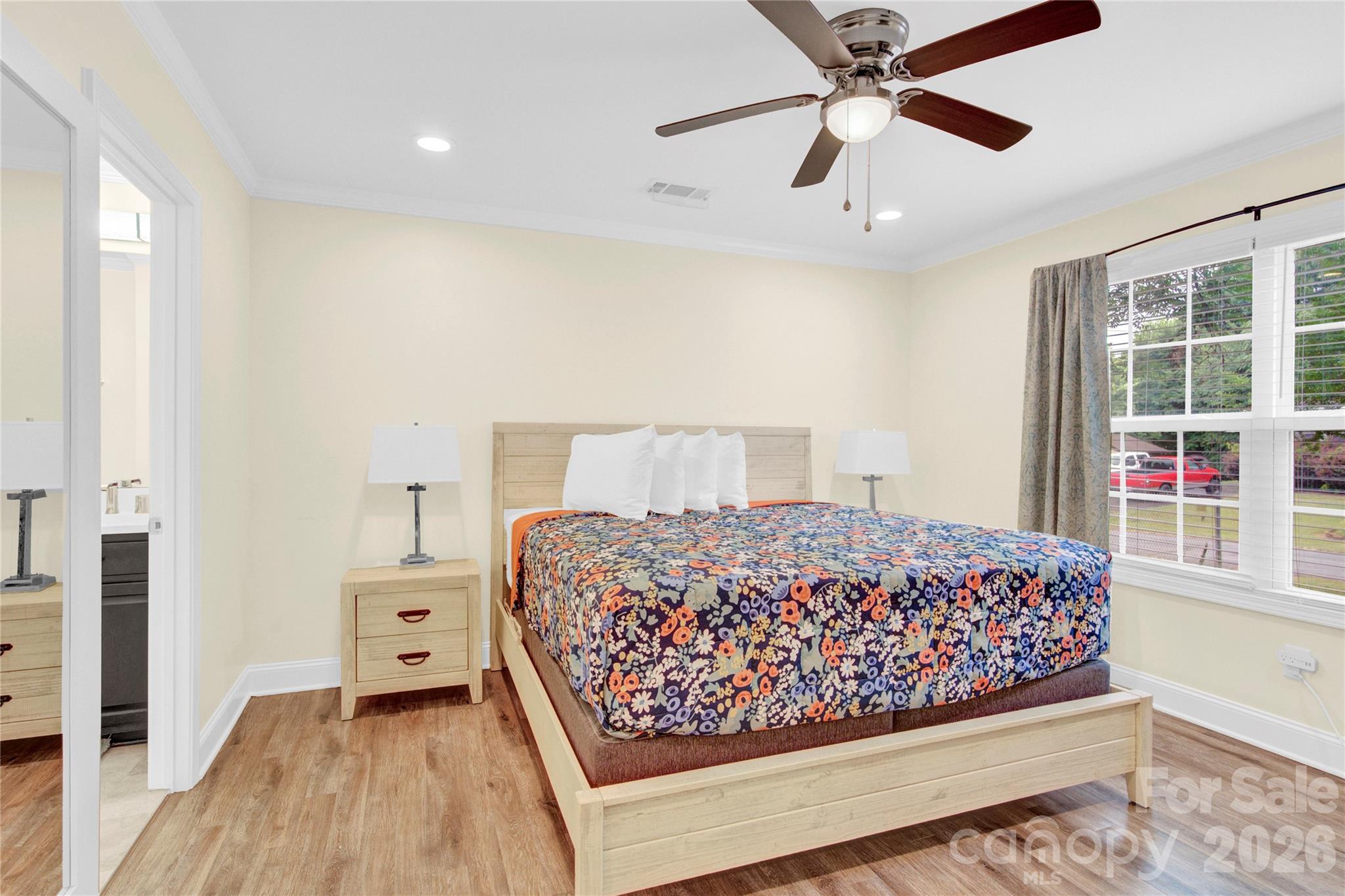 919 Edgemont Avenue Property Photo 23